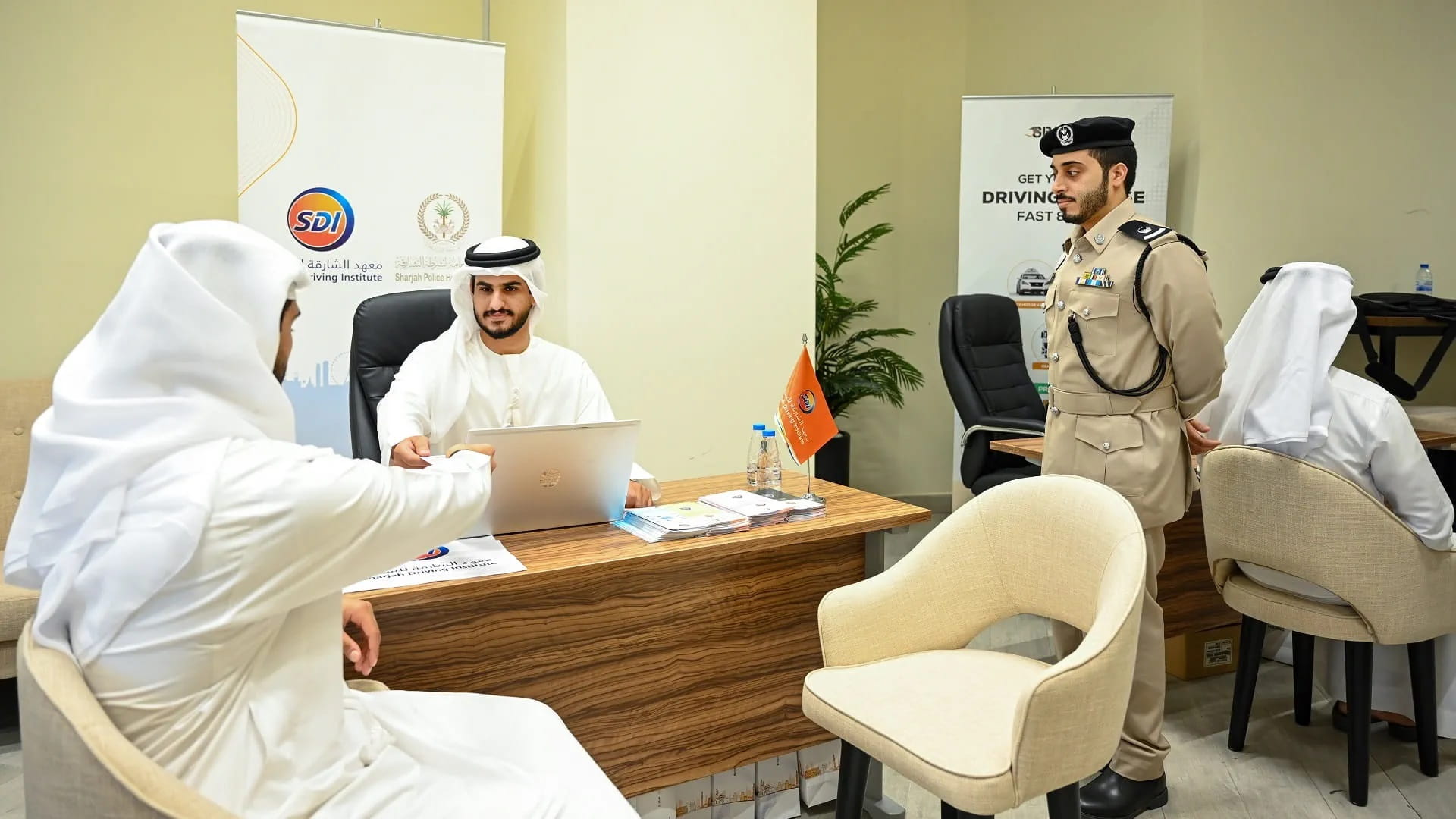 شرطة الشارقة تطلق مبادرتين لإصدار رخصة قيادة لخريجي الثانويةالعامة