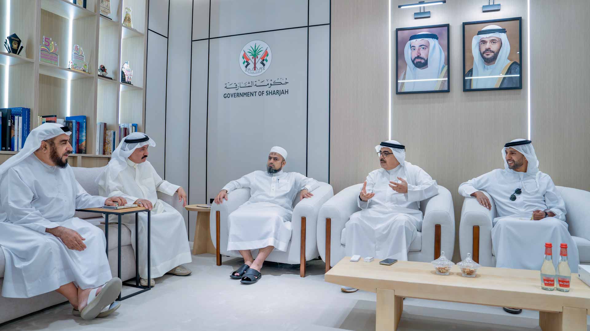 "الشارقة للتراث" يستقبل القاضي إشفاق ويستعرض جهوده في حفظ المخطوطات