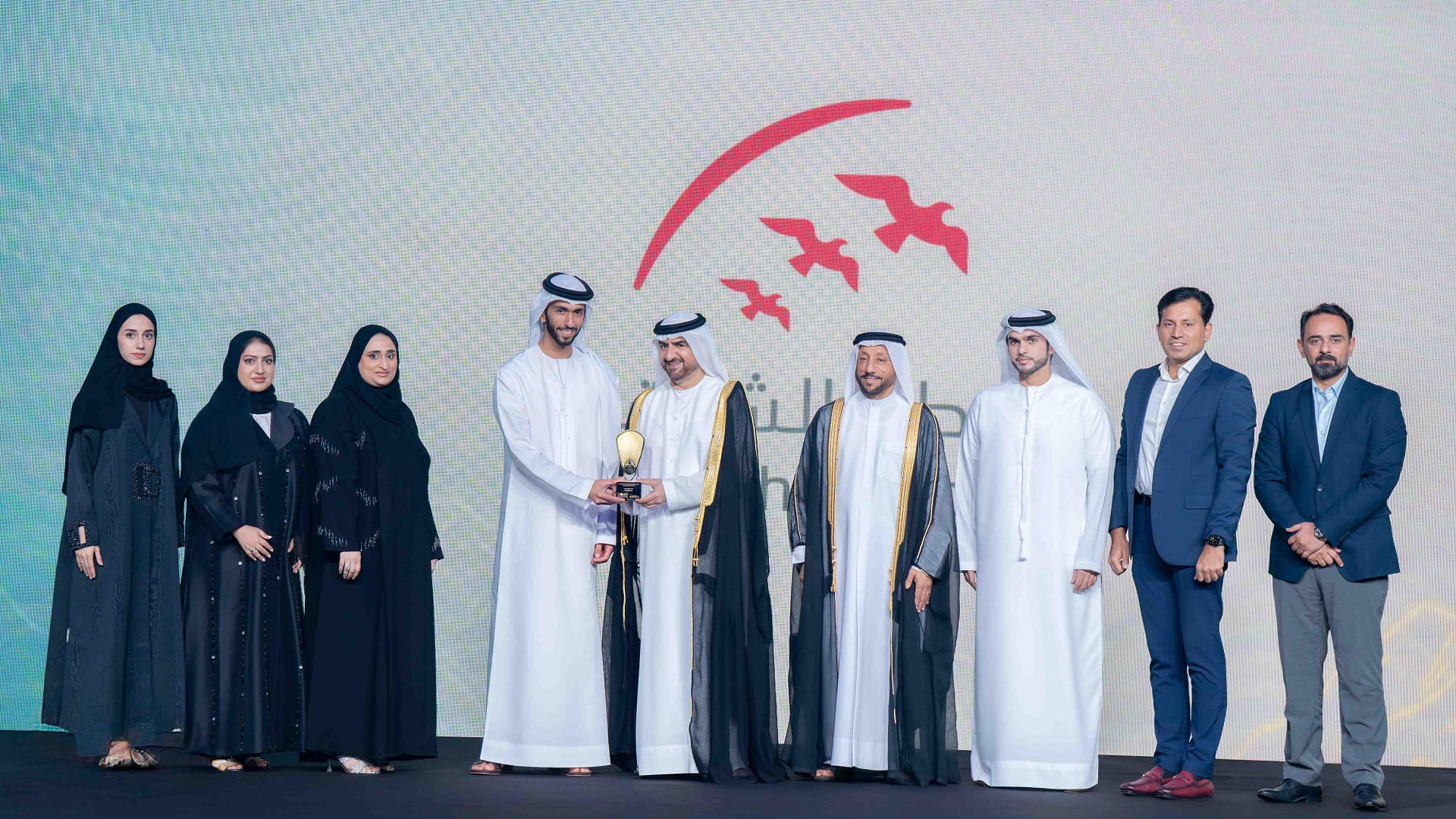 مطار الشارقة الدولي يتوّج بجائزة التميز في المسؤولية المجتمعية 