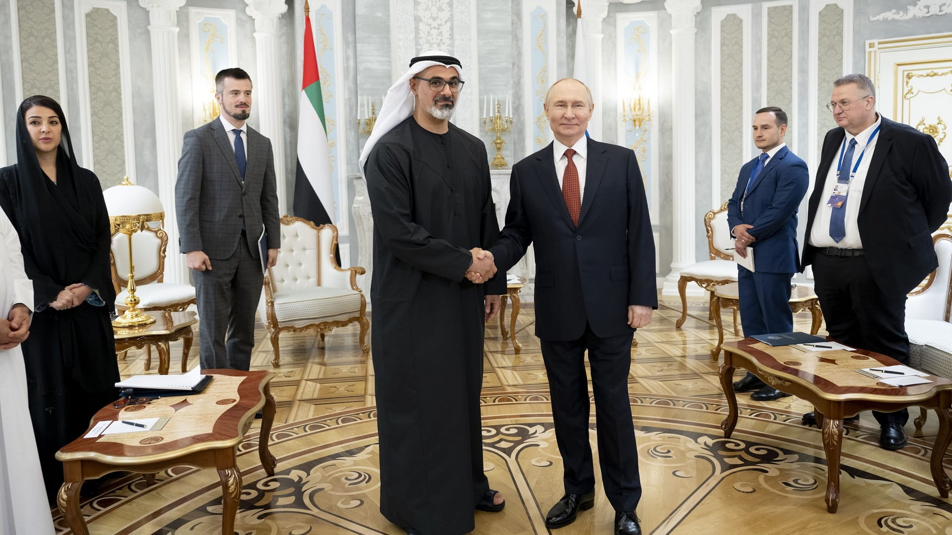 ولي عهد أبوظبي يبحث ورئيس روسيا العلاقات الراسخة والشراكة المتينة