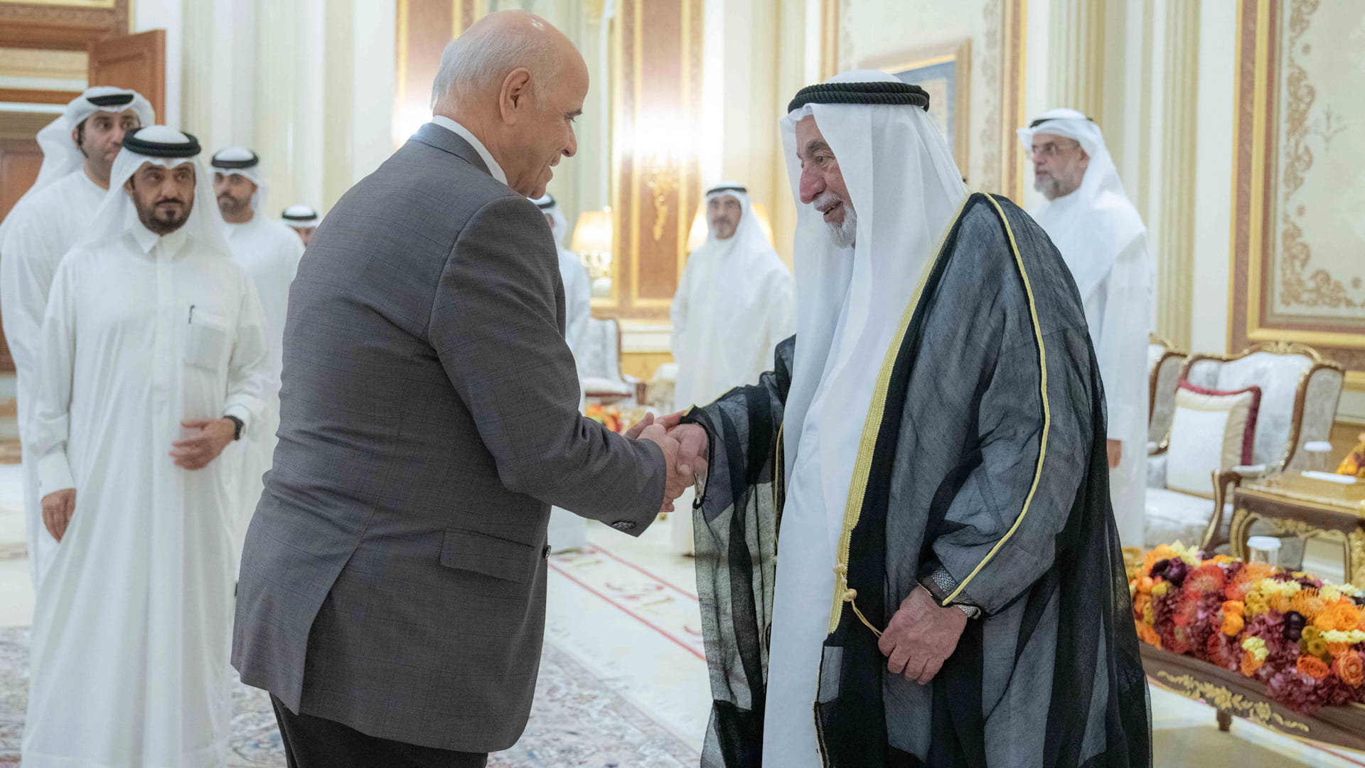 حاكم الشارقة يواصل تقبل التهاني بشهر رمضان المبارك