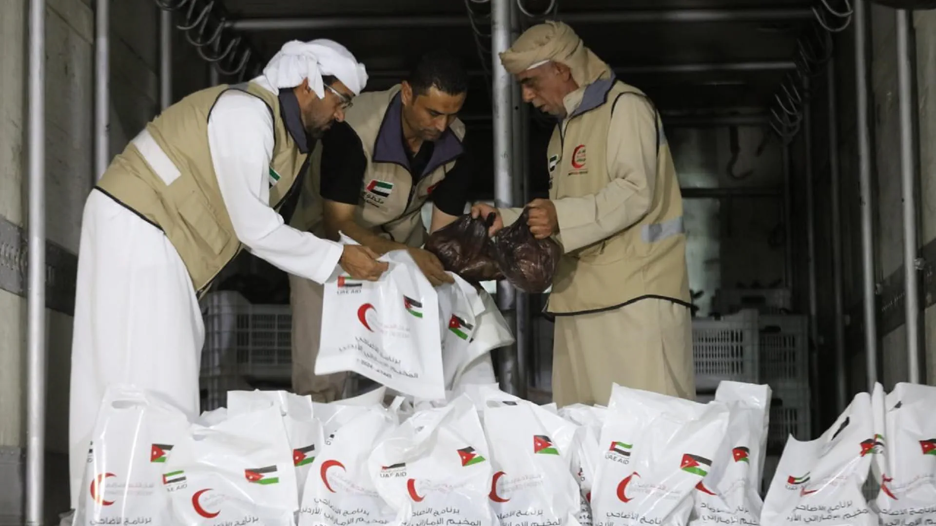 ERC distributes Ramadan food aid in UAE-Jordanian Camp 