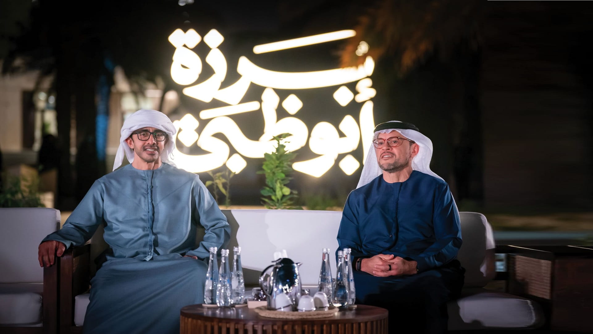 Abdullah bin Zayed meets leaders, employees of gov. entities 