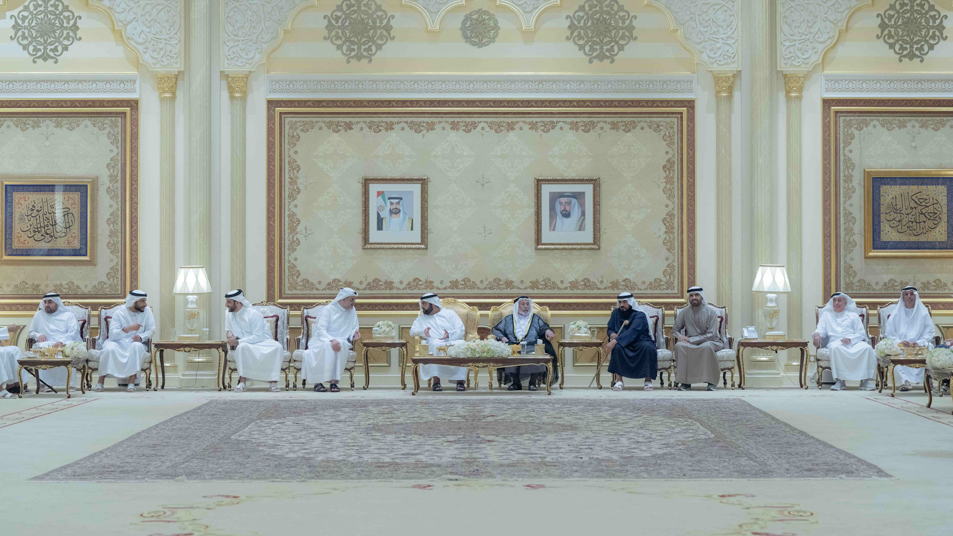 حاكم الشارقة يتقبل تهاني ولي عهد الفجيرة بشهر رمضان المبارك