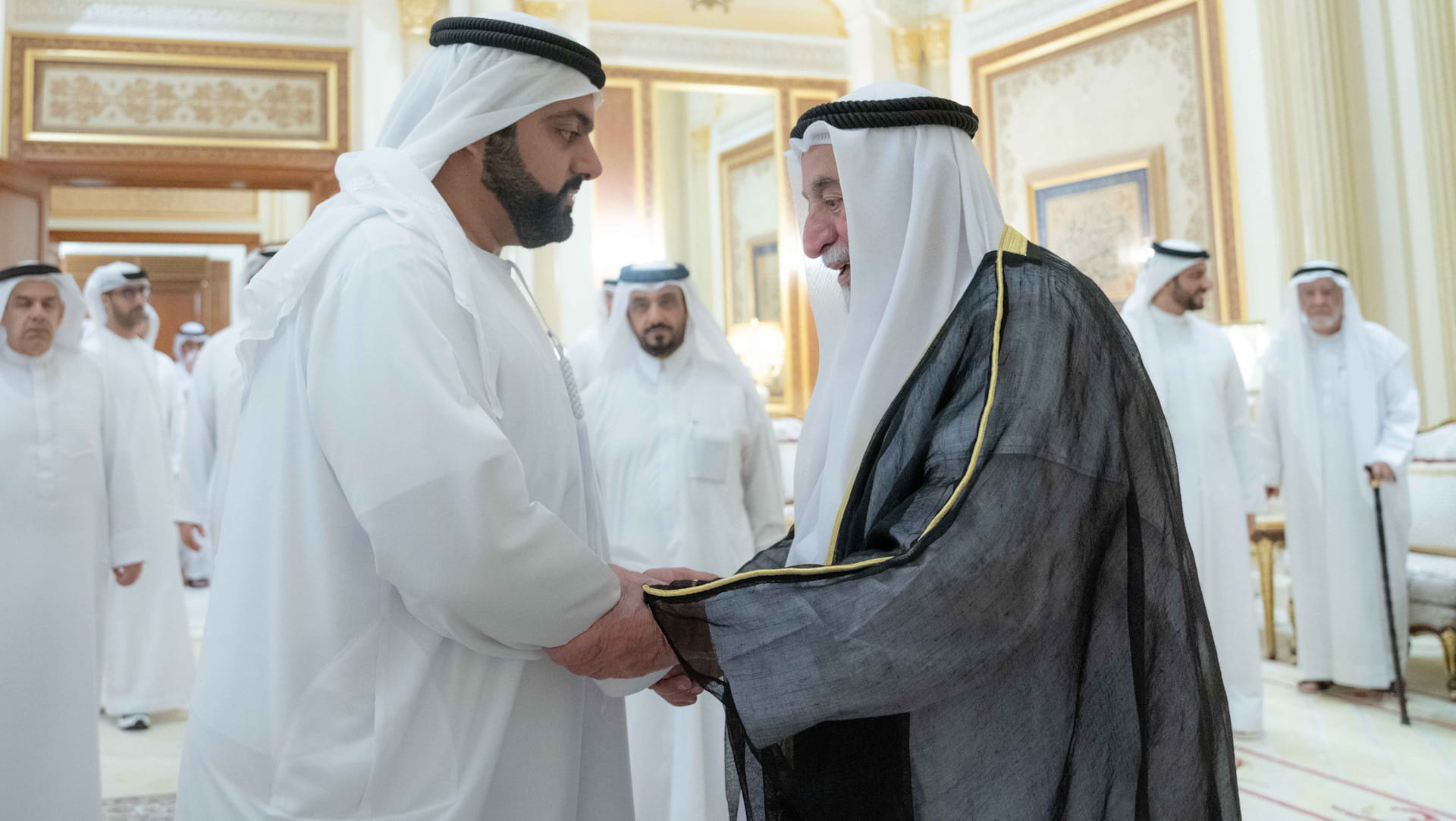 حاكم الشارقة يتقبل تهاني ولي عهد الفجيرة بشهر رمضان المبارك