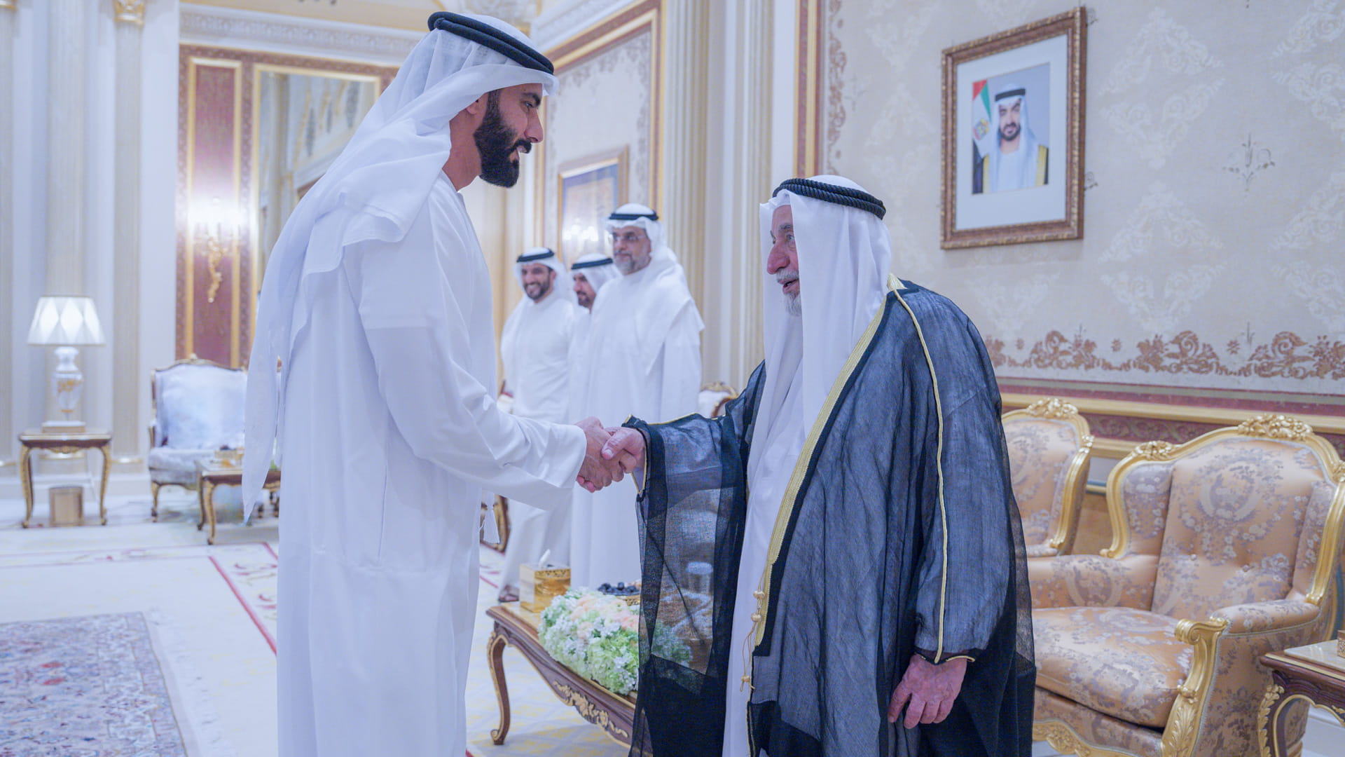 حاكم الشارقة يتلقى التهاني بشهر رمضان من وزير الثقافة والمسؤولين