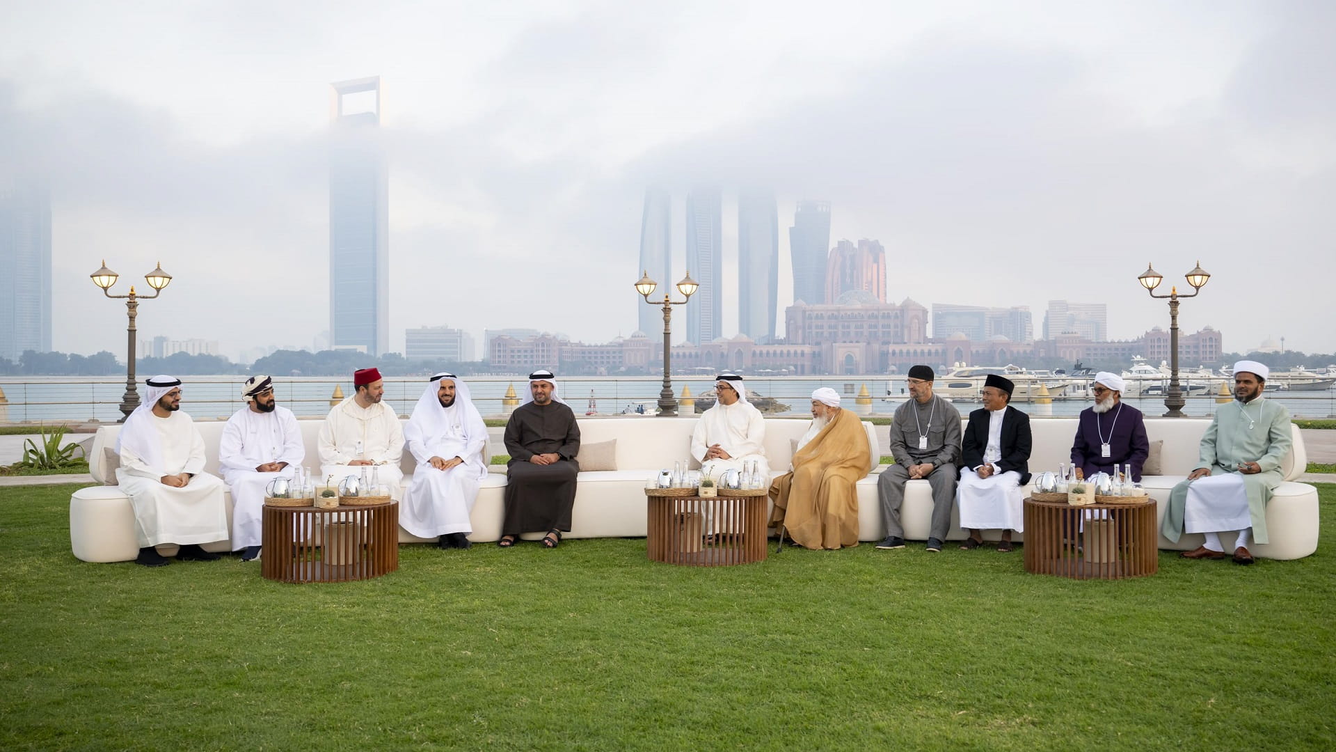 Mansour bin Zayed joins Iftar with President's guests, officials 