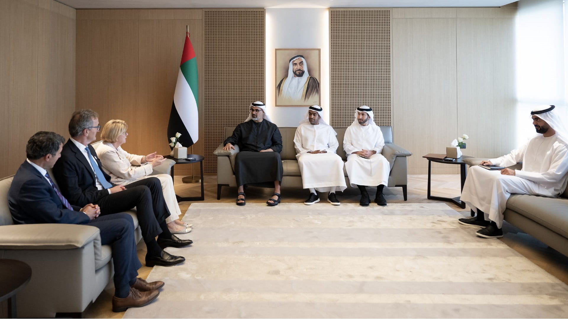 Khaled bin Mohamed receives Cleveland Clinic executives 