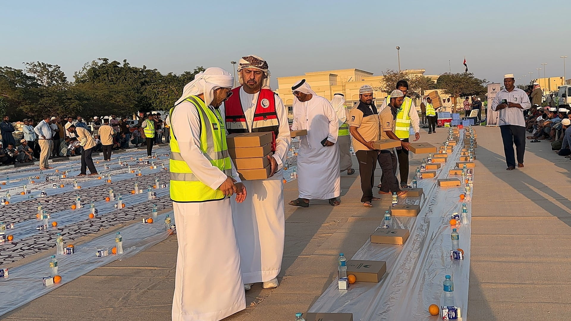 SCI hosts Iftar for 1,000 workers on Zayed Humanitarian Day 
