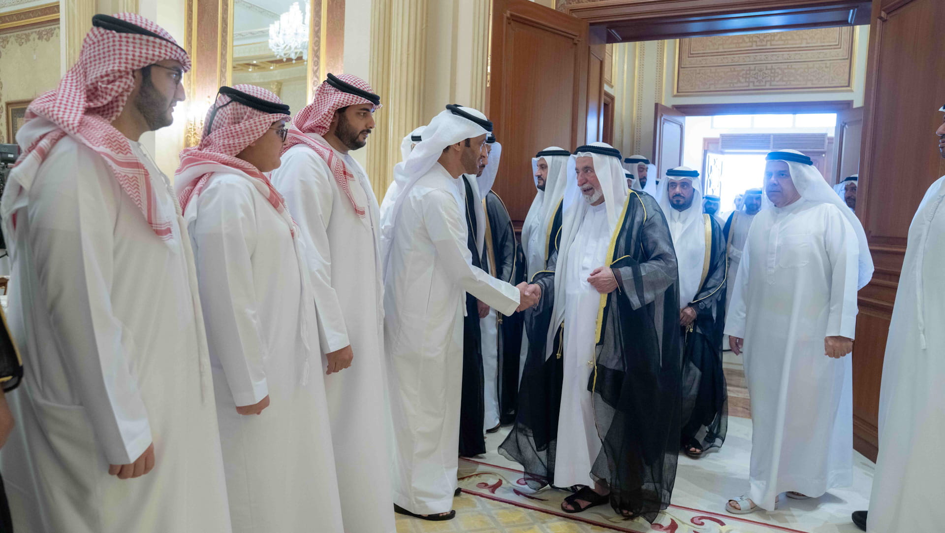 سلطان القاسمي يتلقى تهاني الشيوخ والمسؤولين والنائب العام بالعيد