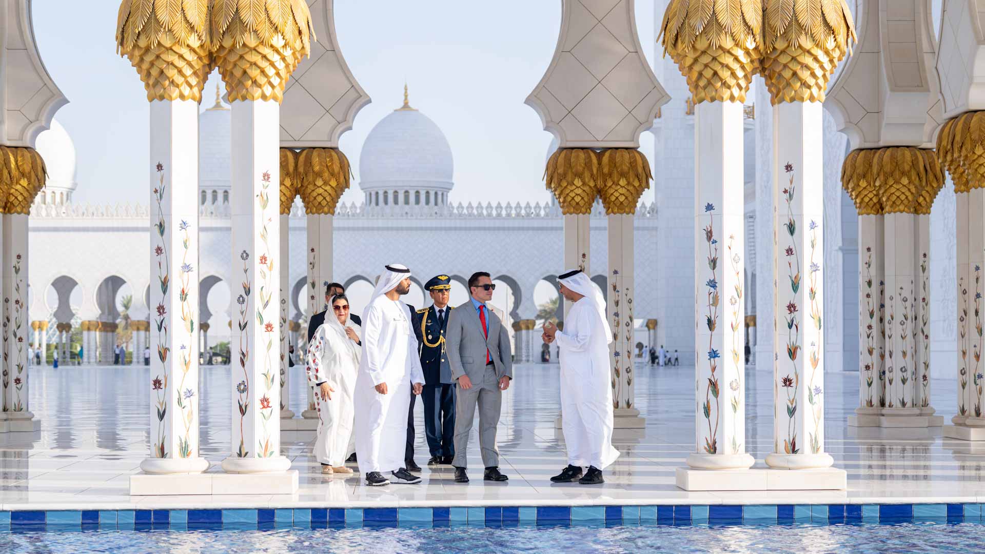 رئيس الإكوادور يزور جامع الشيخ زايد الكبير في أبوظبي