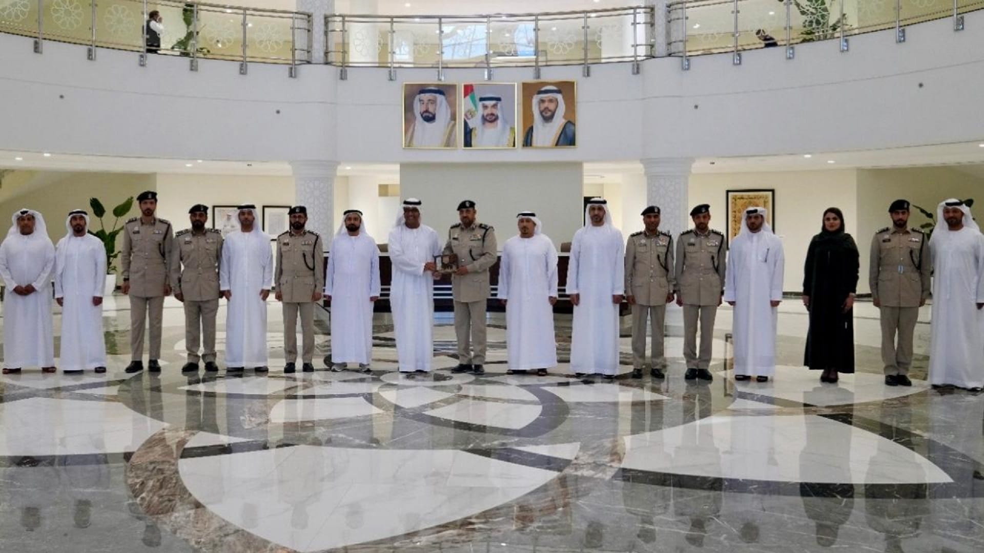 شرطة الشارقة تطلع هيئة حقوق الإنسان على أساليب التعامل مع الأفراد 
