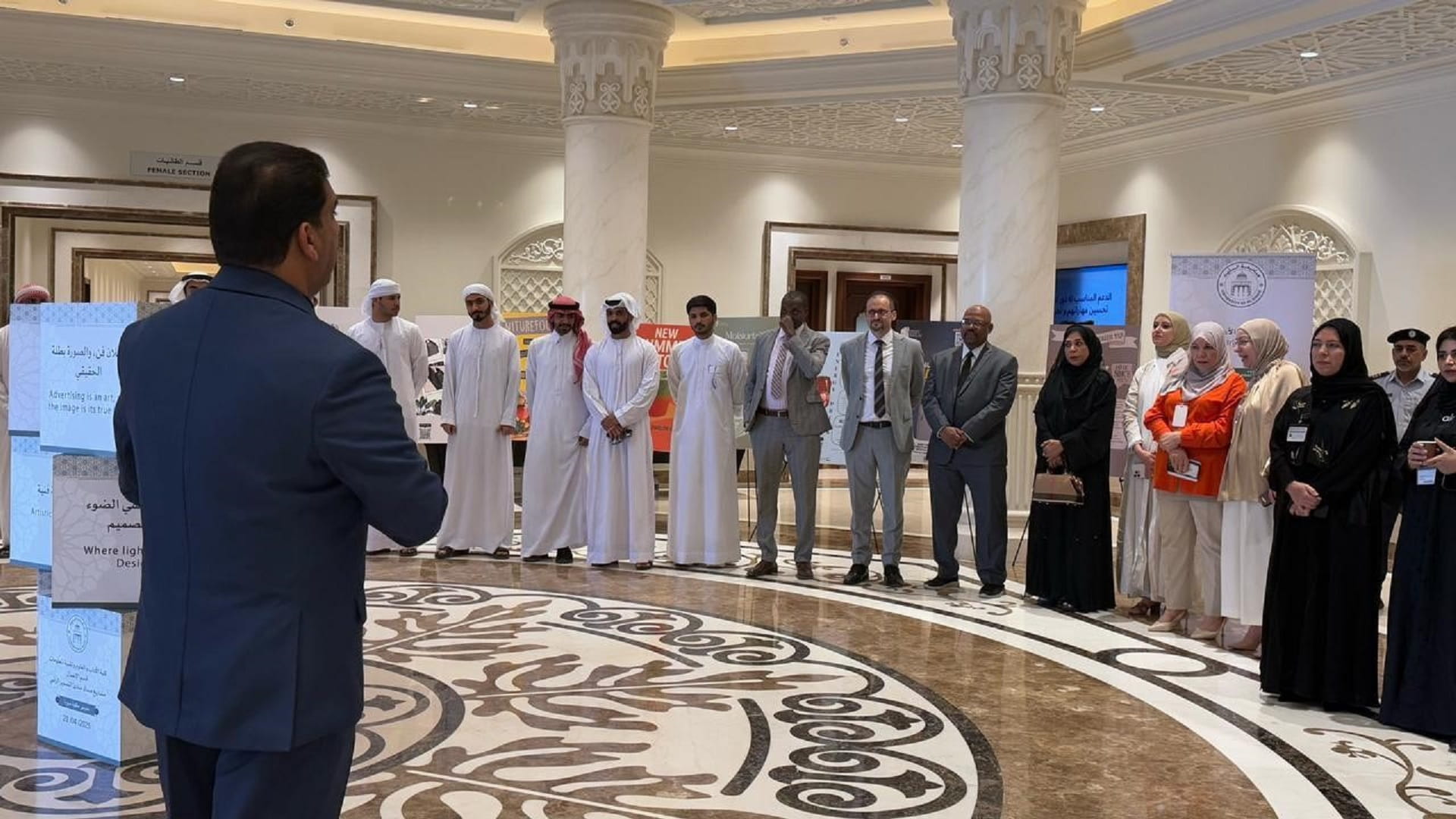 "حكاية صورة" معرض يتفرد بإبداعات طلبة جامعة الذيد