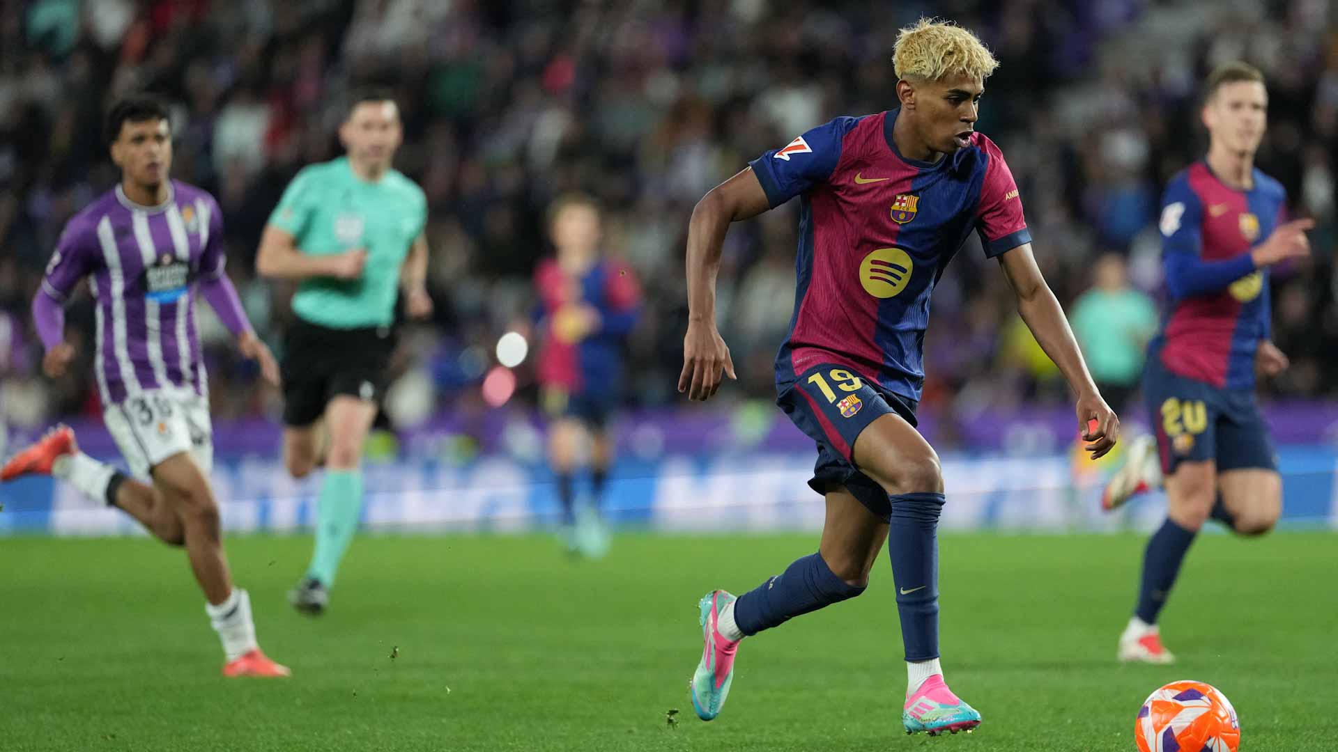 Barcelona extends lead in La Liga