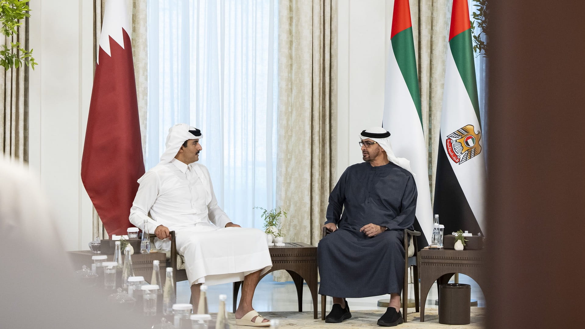 رئيس الدولة وأمير قطر يبحثان في أبوظبي العلاقات الأخوية 