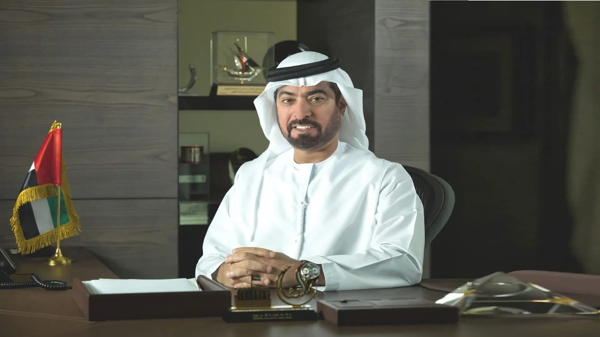 حمدان بن مبارك يهنئ شباب الأهلي بلقب كأس رئيس الدولة 