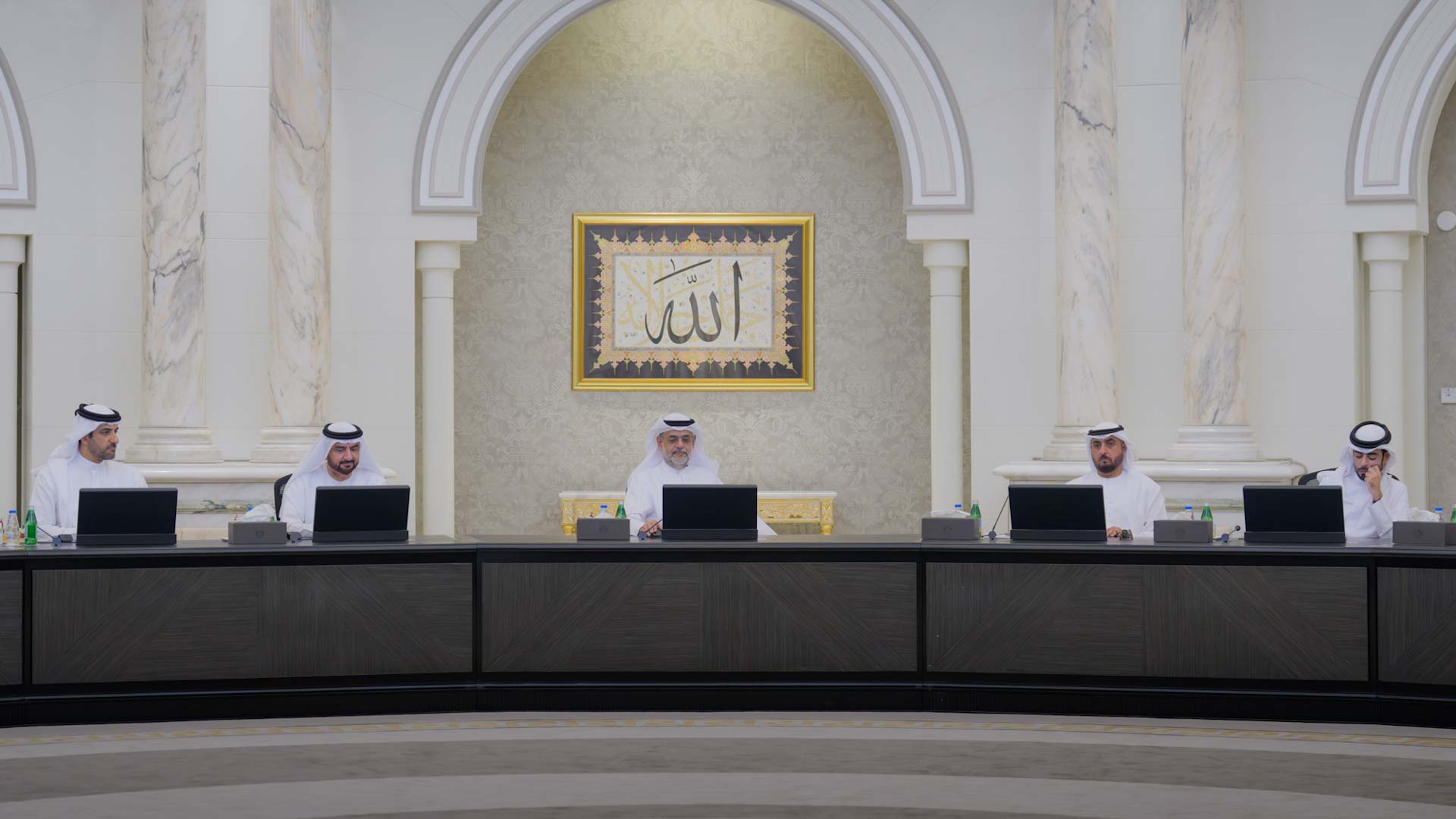 "تنفيذي الشارقة" يناقش مشروع قانون بشأن تنظيم الرسوم القضائية 