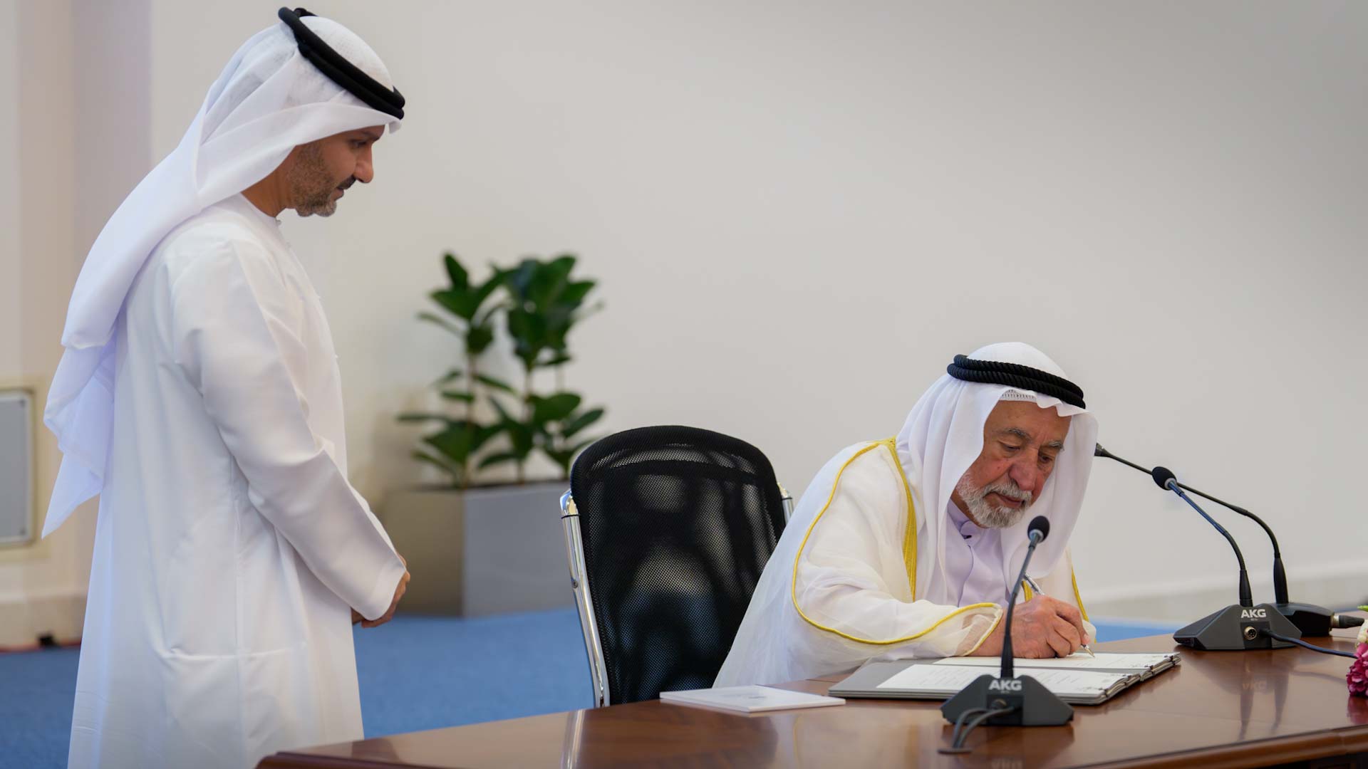سلطان القاسمي ينشئ وينظم مجلس الشارقة للتعليم العالي والبحث العلمي 