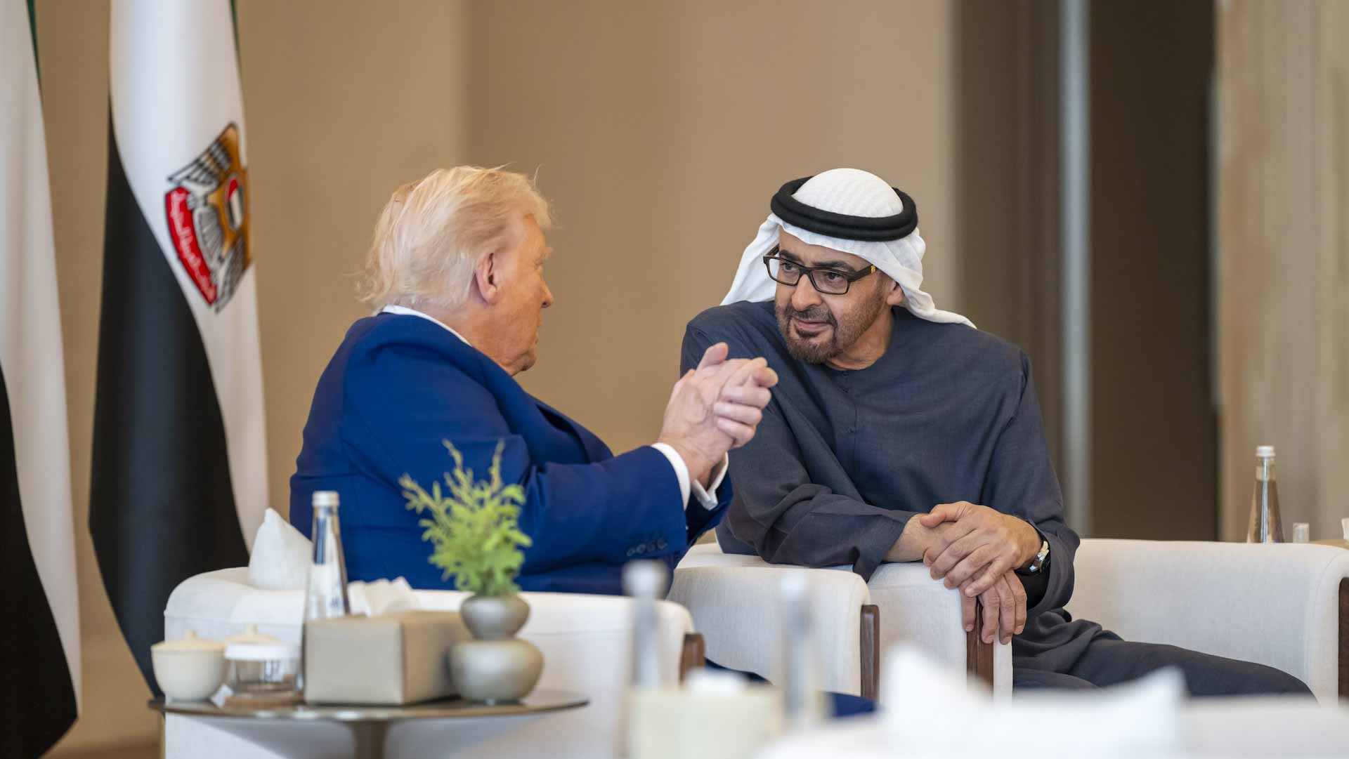 رئيس الدولة يستقبل الرئيس الأميركي في قصر الوطن 