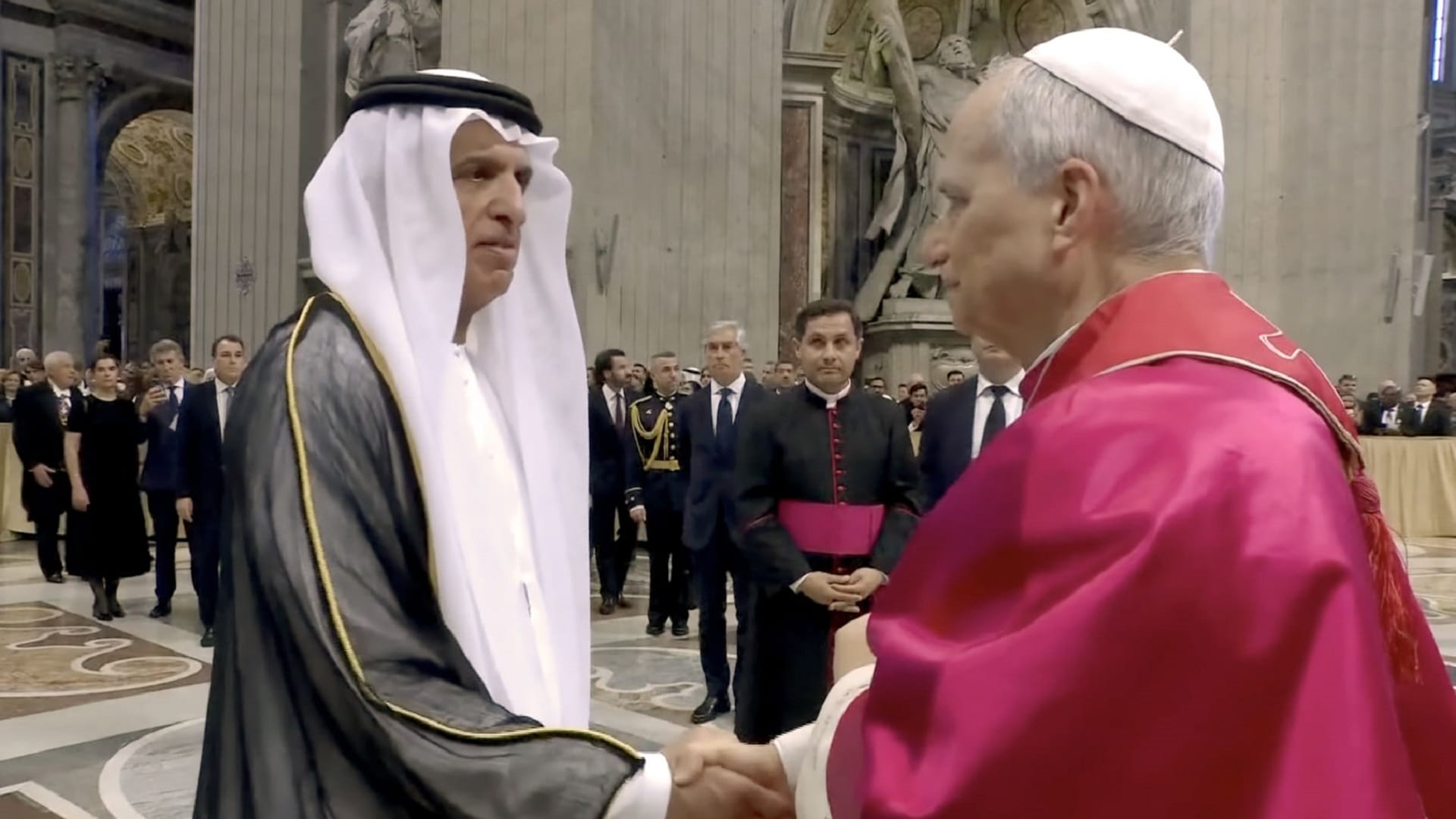 نيابة عن رئيس الدولة.. سعود بن صقر يشهد مراسم تنصيب البابا الجديد 