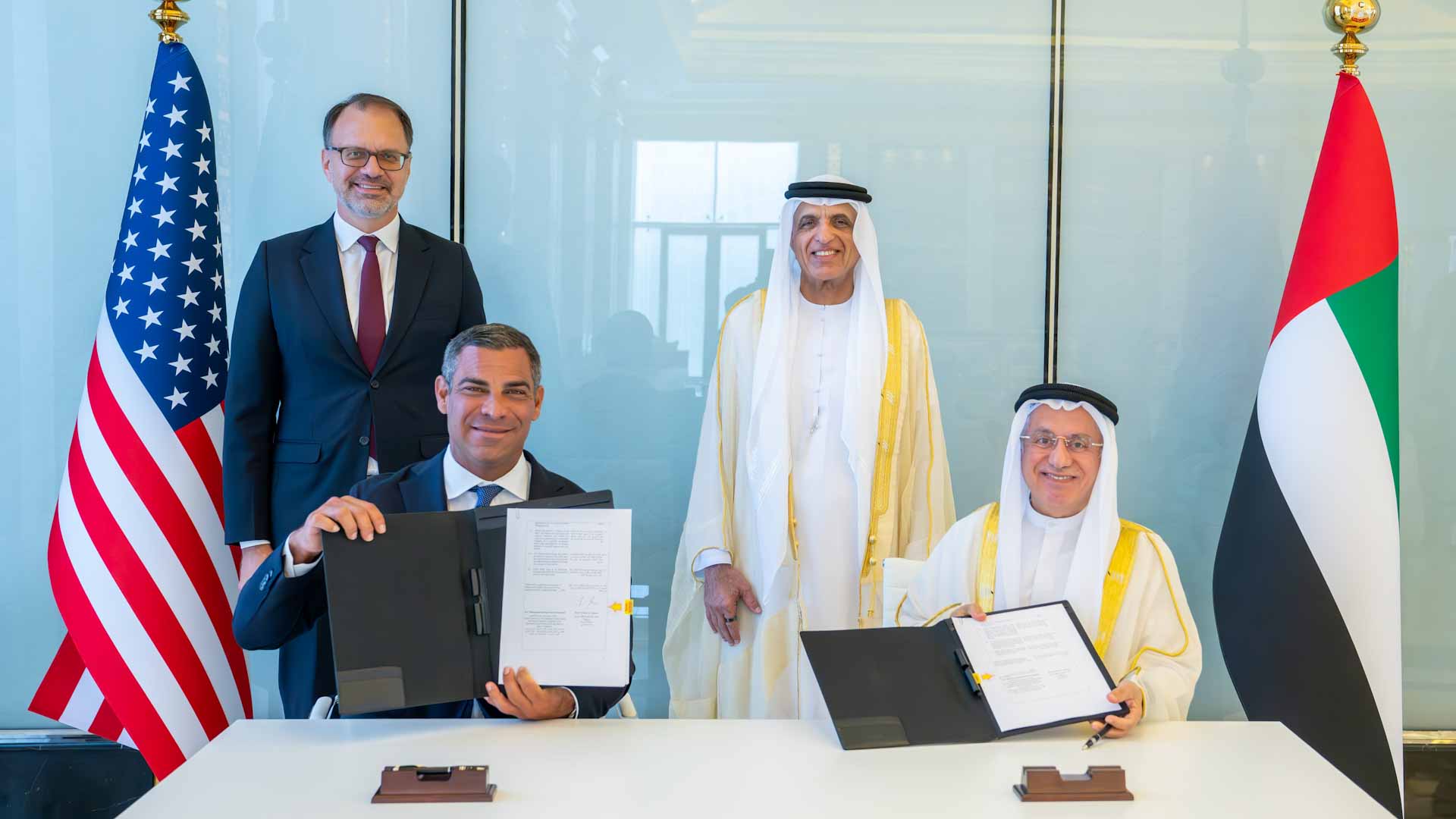 سعود بن صقر يشهد توقيع اتفاقية بين رأس الخيمة وميامي 
