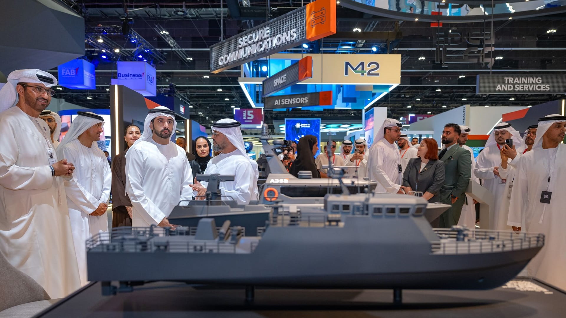 حمدان بن محمد يزور منتدى "اصنع في الإمارات 2025"  