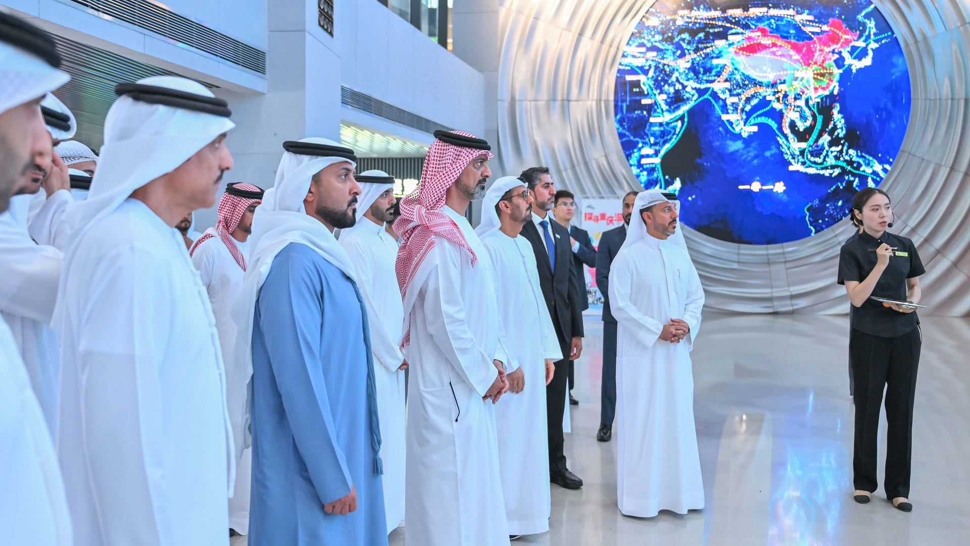 عمار بن حميد يزور معرض تخطيط تشونغتشينغ ومتحف المضائق الثلاثة 