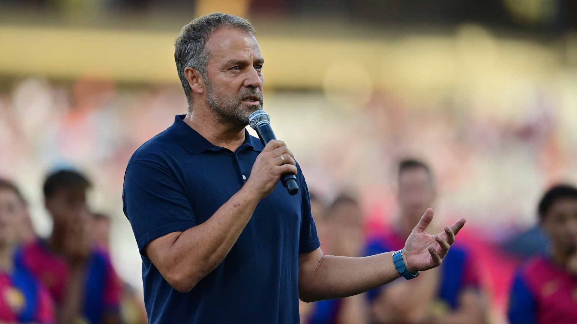 برشلونة يجدد الثقة بالمدرب فليك حتى 2027  