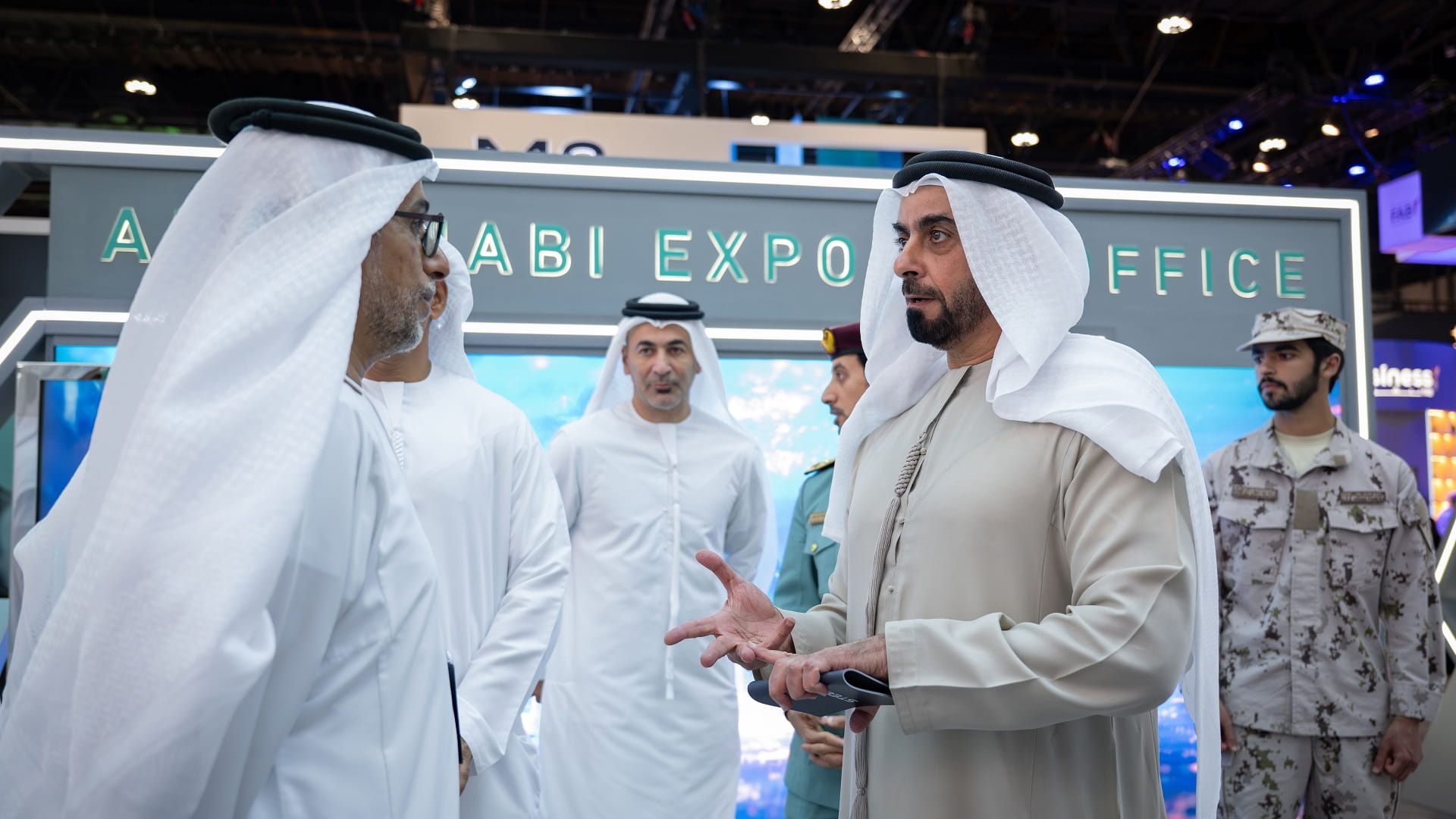 سيف بن زايد يزور منتدى "اصنع في الإمارات" بدورته الرابعة 