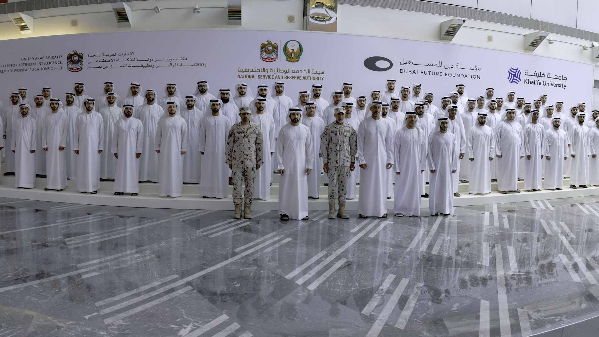 حمدان بن محمد يلتقي منتسبي الخدمة الوطنية والاحتياطية المتميزين 