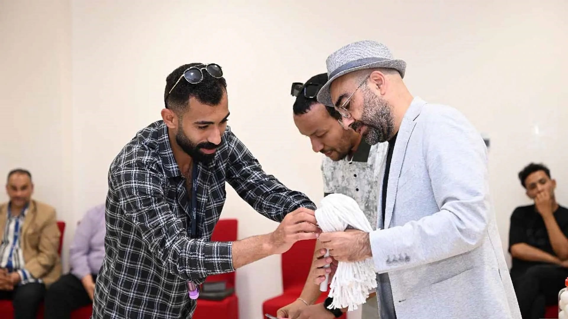 مهرجان دبا الحصن للمسرح الثنائي يقدم العرض المغربي "حياة وحلم" 