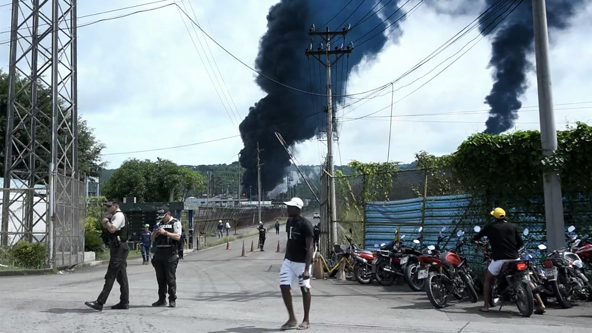 Fire halts production at Ecuador's biggest oil refinery 