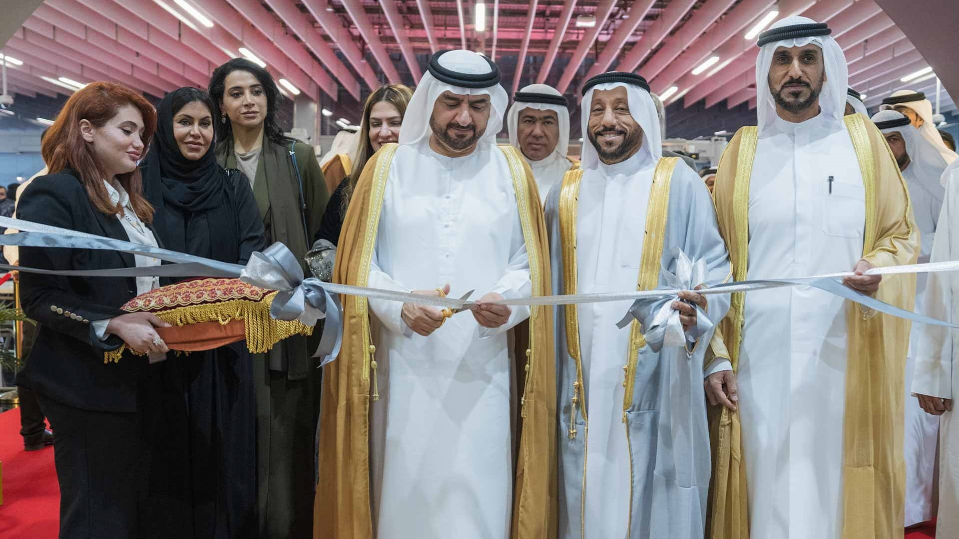 عبدالله بن سالم القاسمي يفتتح معرض الشرق الأوسط للساعات والمجوهرات