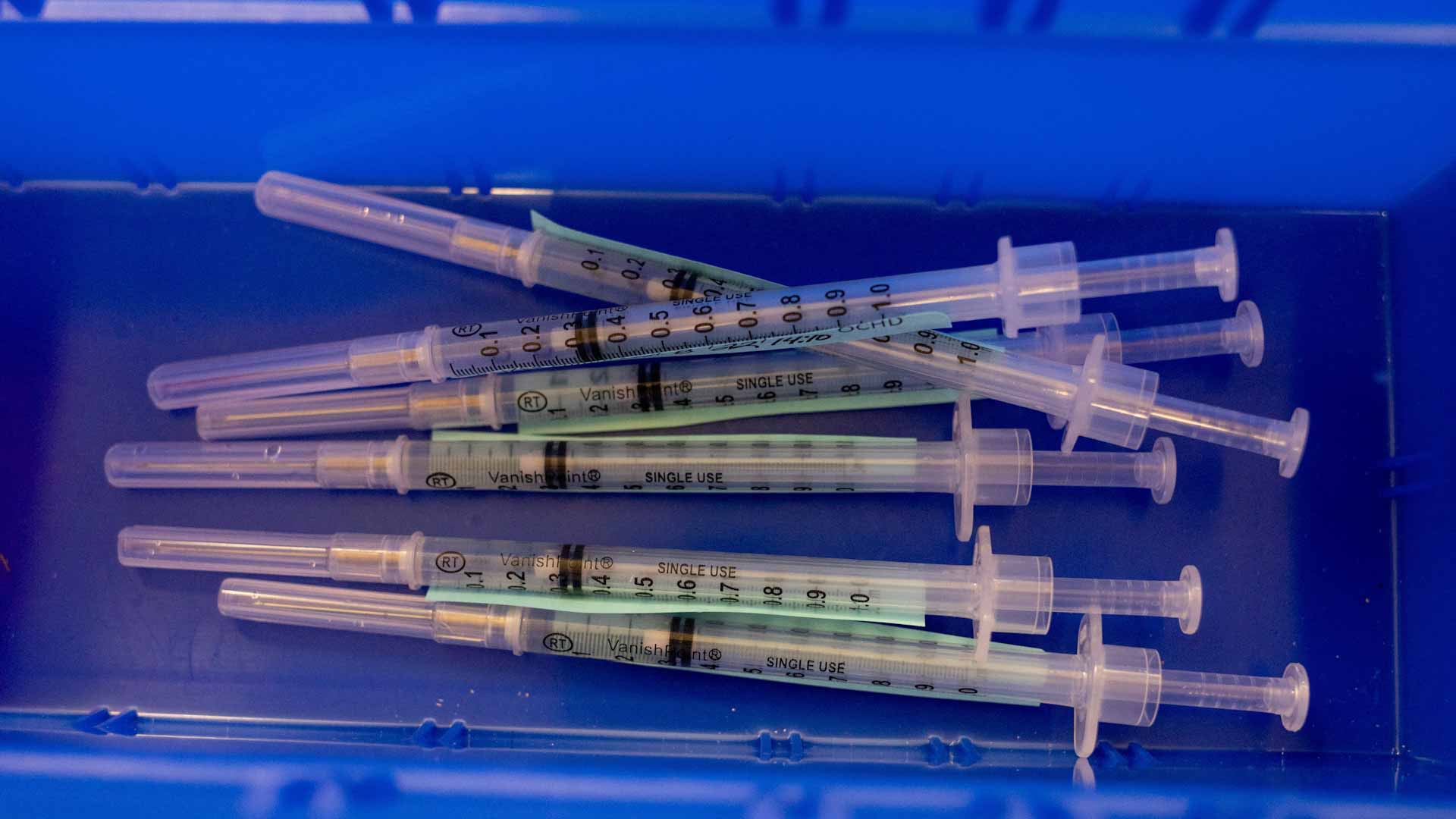 أميركا توقف التوصية بلقاح كوفيد للحوامل والأطفال وتجيزه لكبار السن 