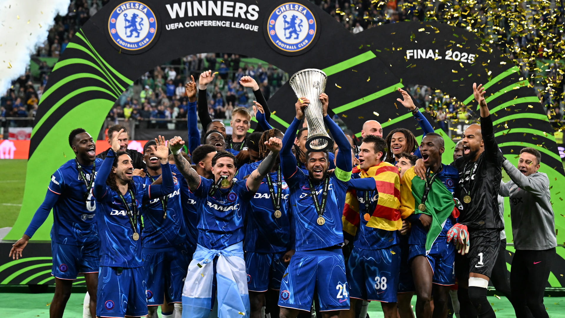 تشيلسي يتوّج بلقب بطولة دوري المؤتمر الأوروبي لكرة القدم  