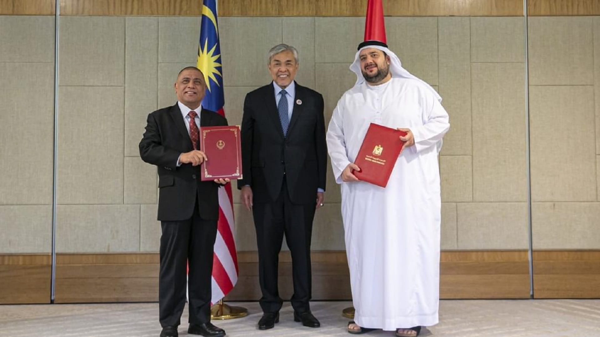 الإمارات وماليزيا توقعان مذكرة لتسهيل الاستثمارات بالأمن الغذائي