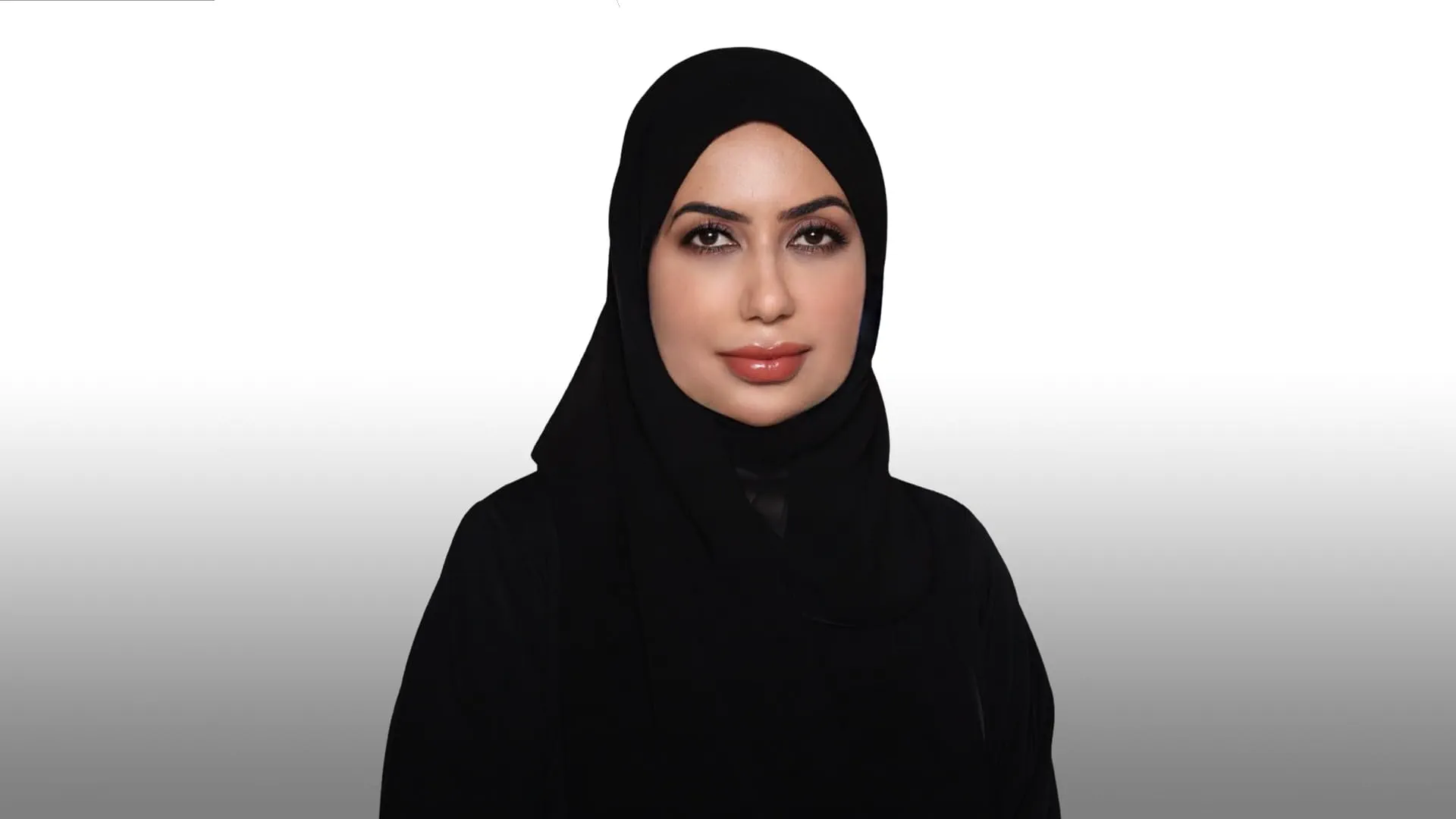 عائشة بوشليبي: يوم العلم تجسيد لوحدة الوطن وولاء أبنائه لقيادته