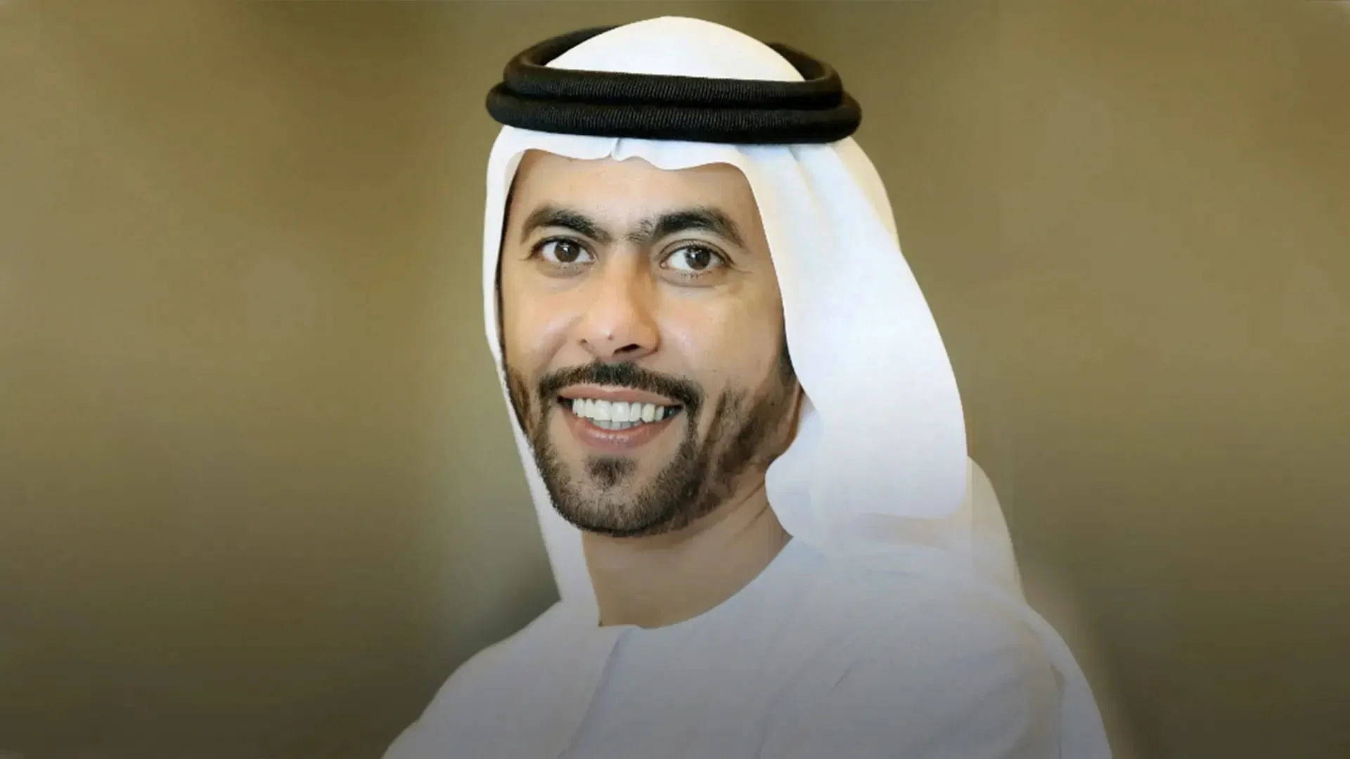 عبد الله المناعي: علم الإمارات عنوان مجدنا وعزتنا ورمز العزيمة