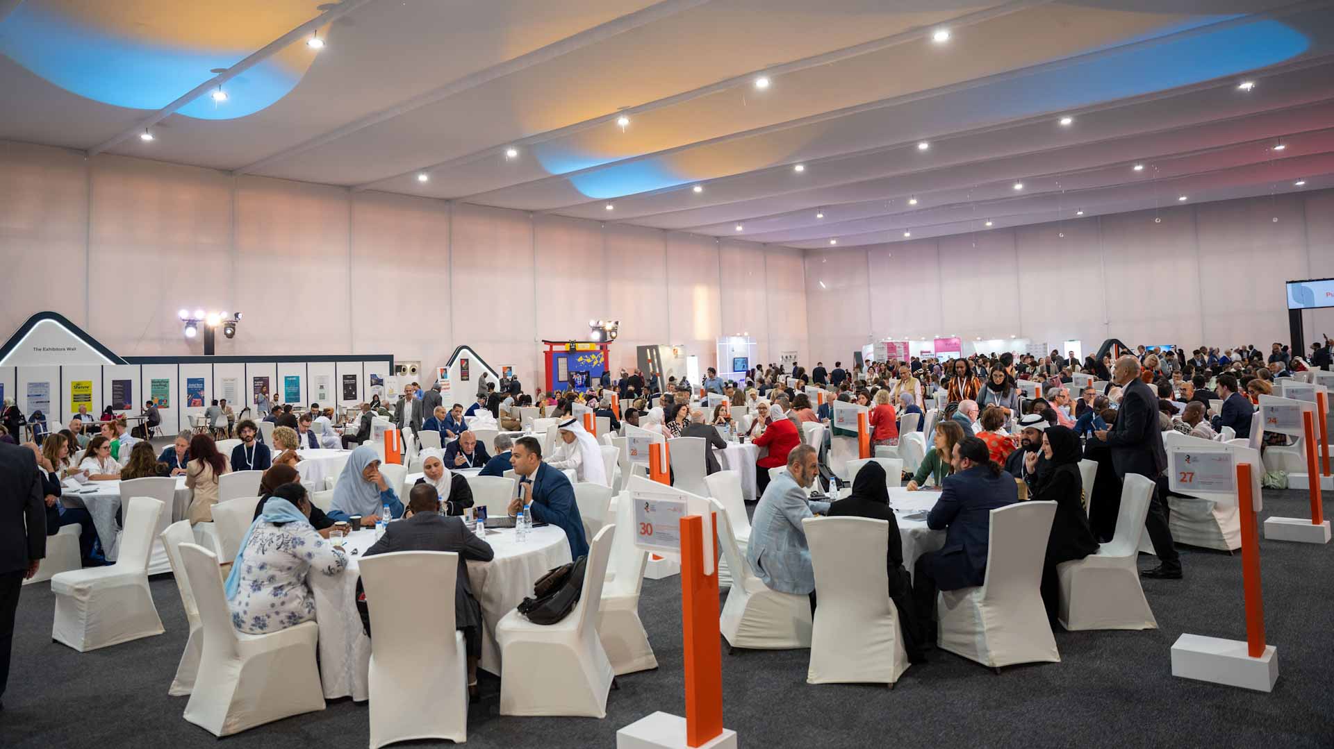 الشارقة ترسم خريطة جديدة للنشر العالمي بمشاركة خبراء من 5 قارات