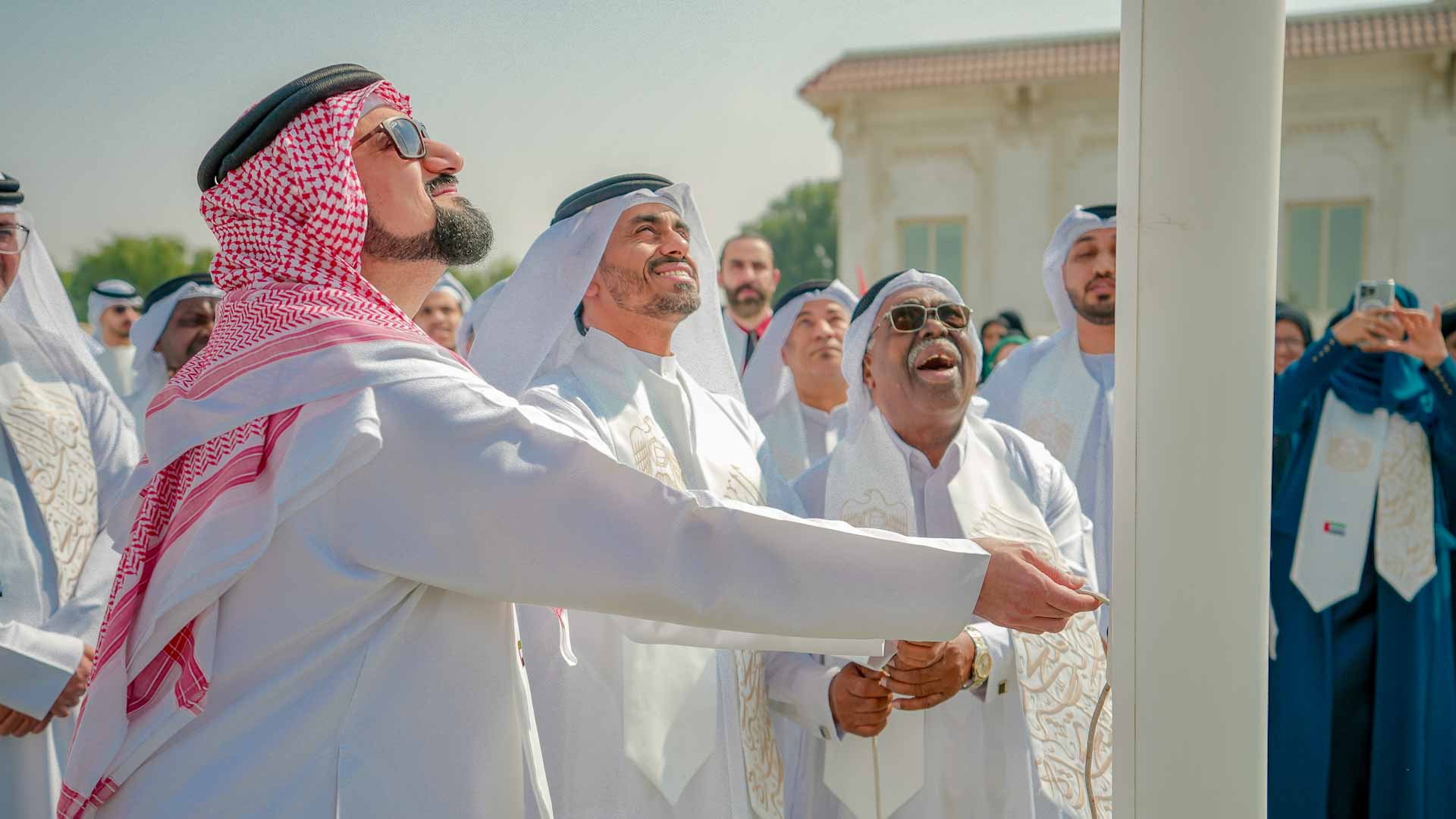 معهد الشارقة للتراث يحتفي بيوم العلم ويعزز قيم الانتماء والولاء 