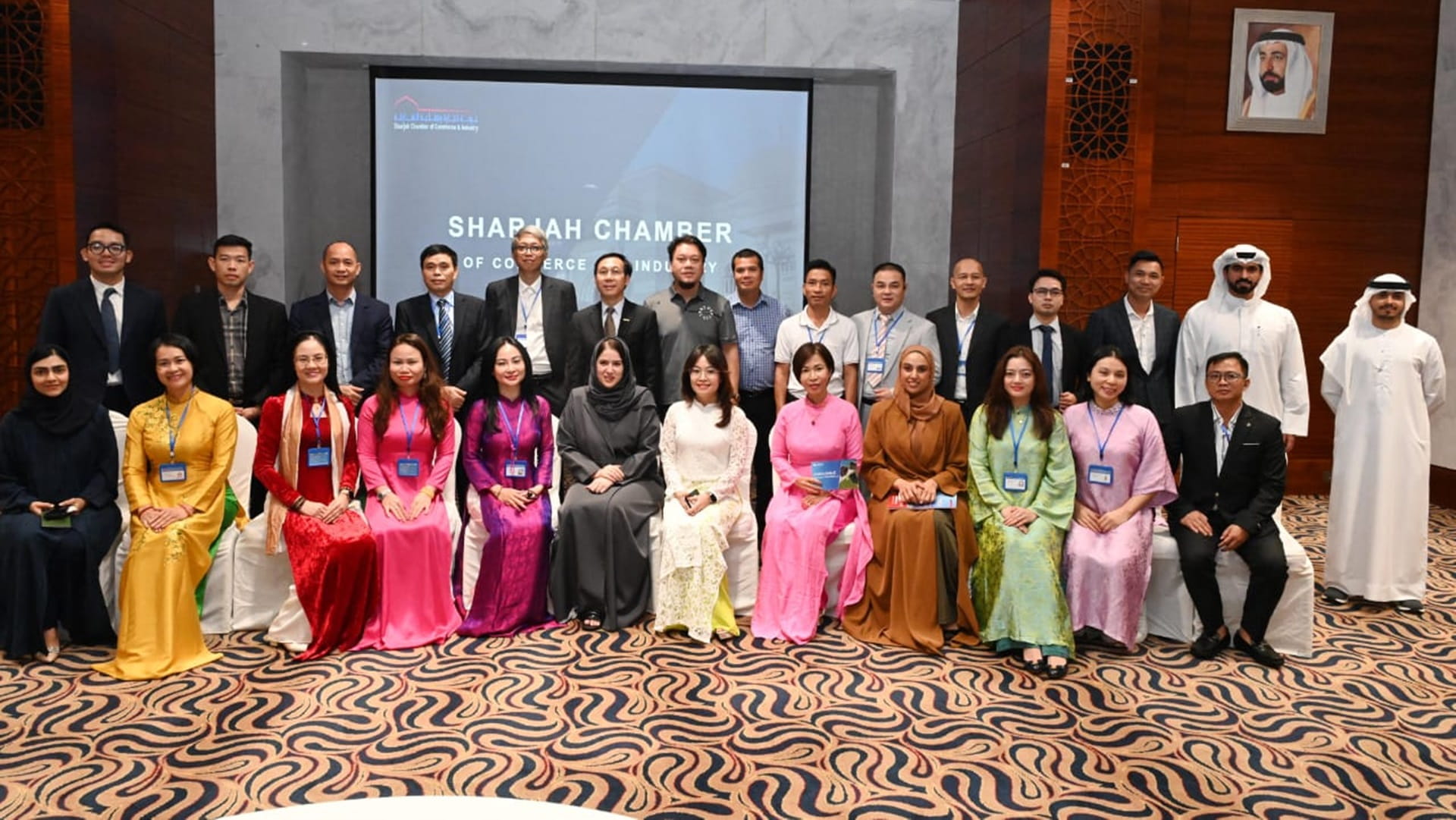 صورة بعنوان: "غرفة الشارقة" تعزز التعاون الاقتصادي مع وفد اقتصادي فيتنامي رفيع 