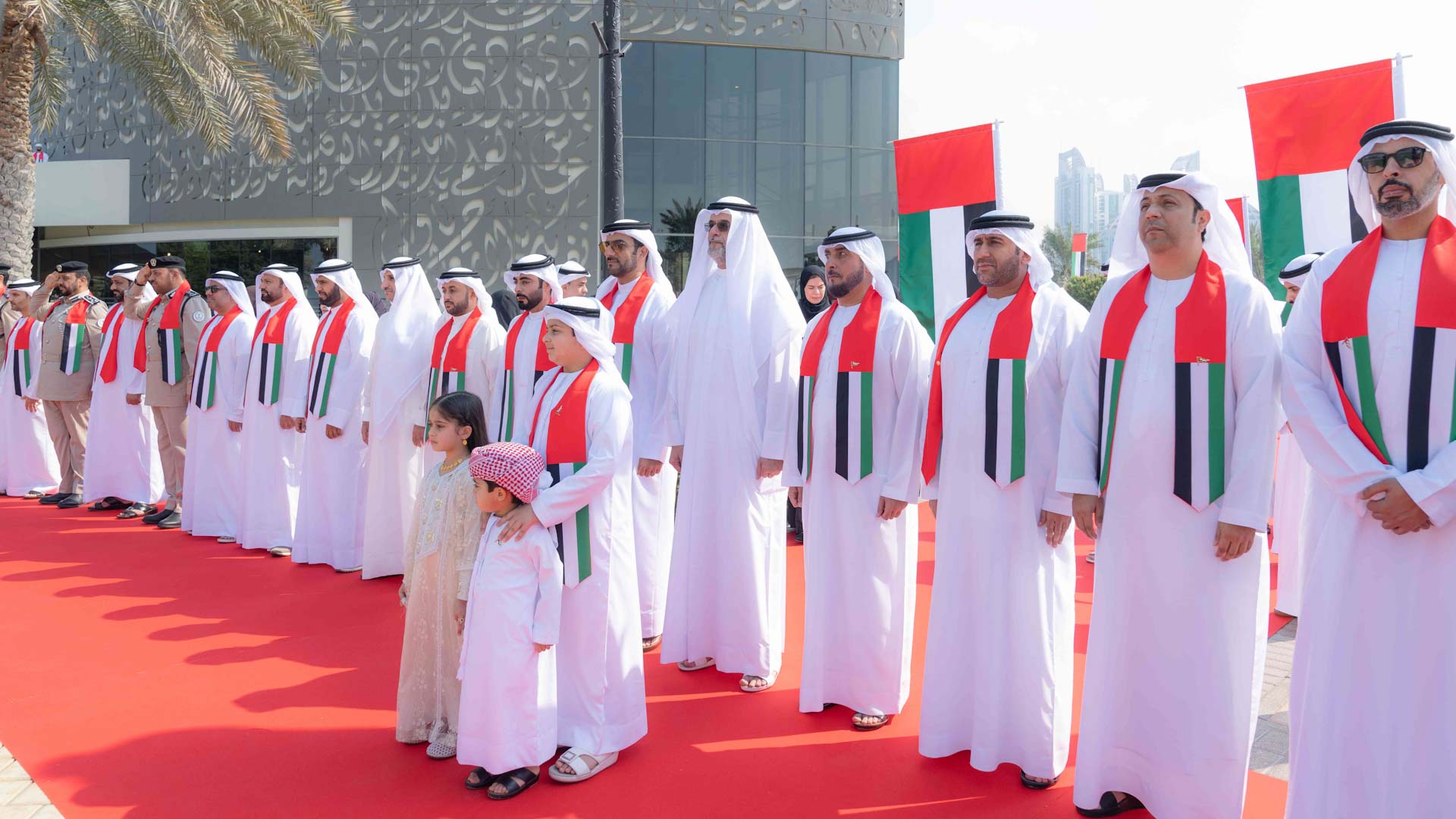 ولي عهد الشارقة وسلطان بن أحمد يشهدان مراسم يوم العلم في الشارقة 