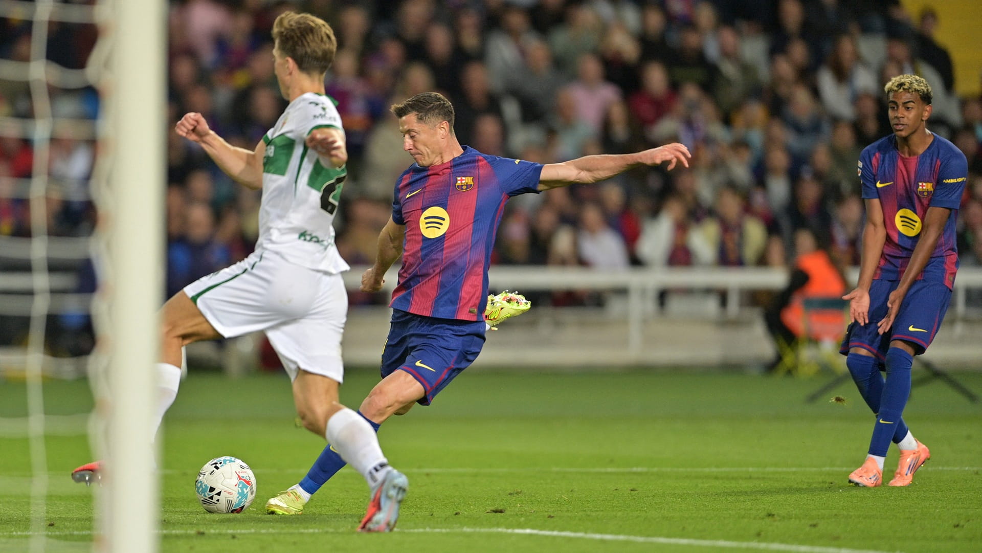 برشلونة يعود لسكة الانتصارات في الدوري الإسباني  