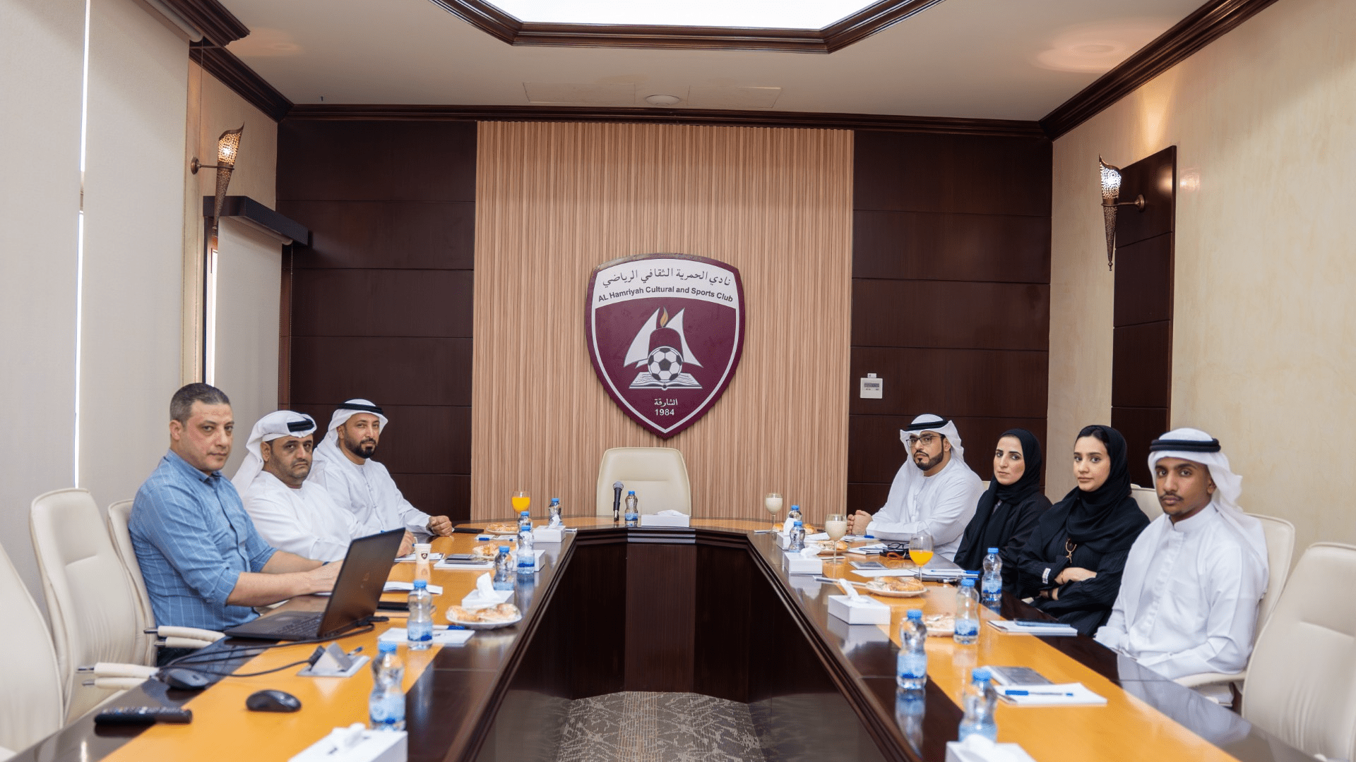نادي الحمرية يعقد اجتماعاً تنسيقياً مع مجلس الشارقة الرياضي 