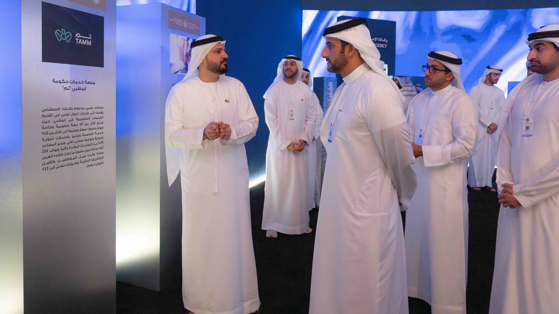 سلطان بن أحمد يشهد توقيع مذكرات برنامج شراكات الأداء والتميز الحكومي