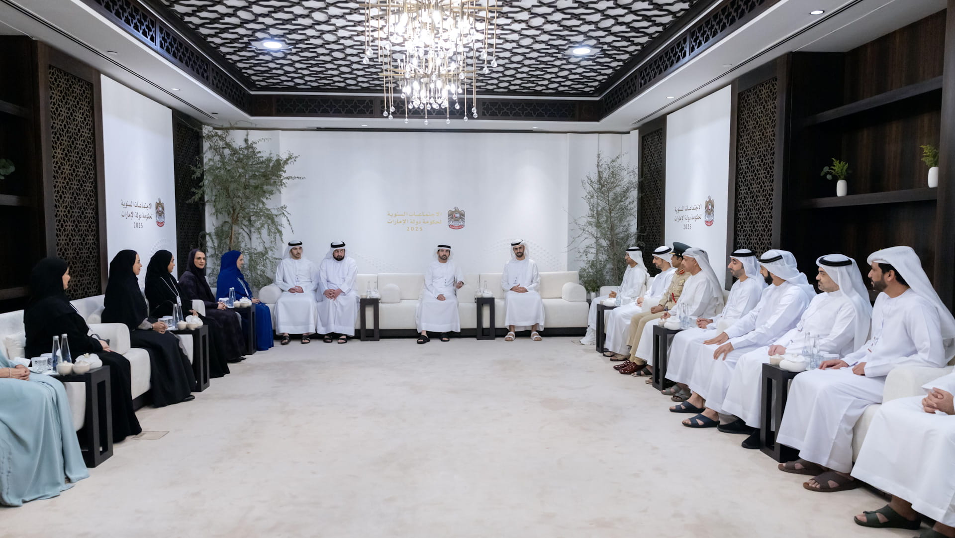 حمدان بن محمد: نثق بكوادرنا الوطنية وشباب الإمارات ركيزة نجاحها