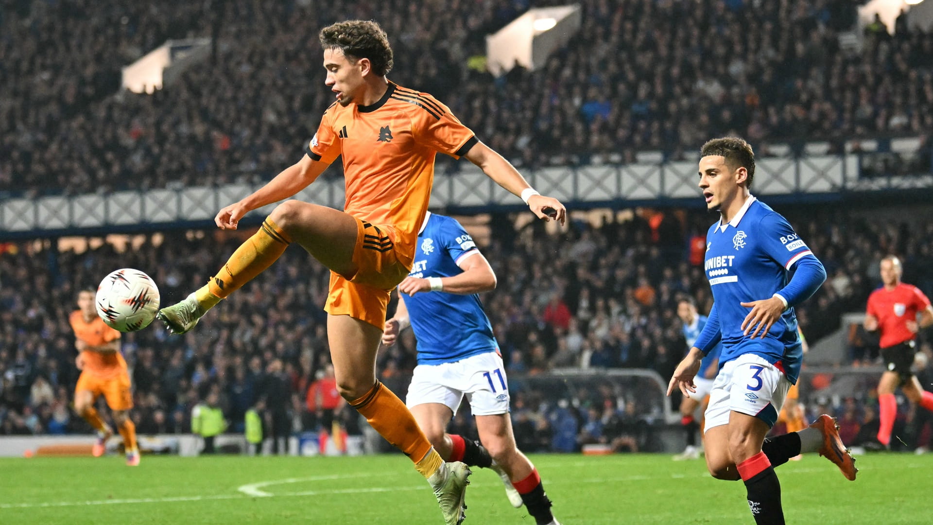 روما يتخطى رينجرز في مسابقة الدوري الأوروبي 