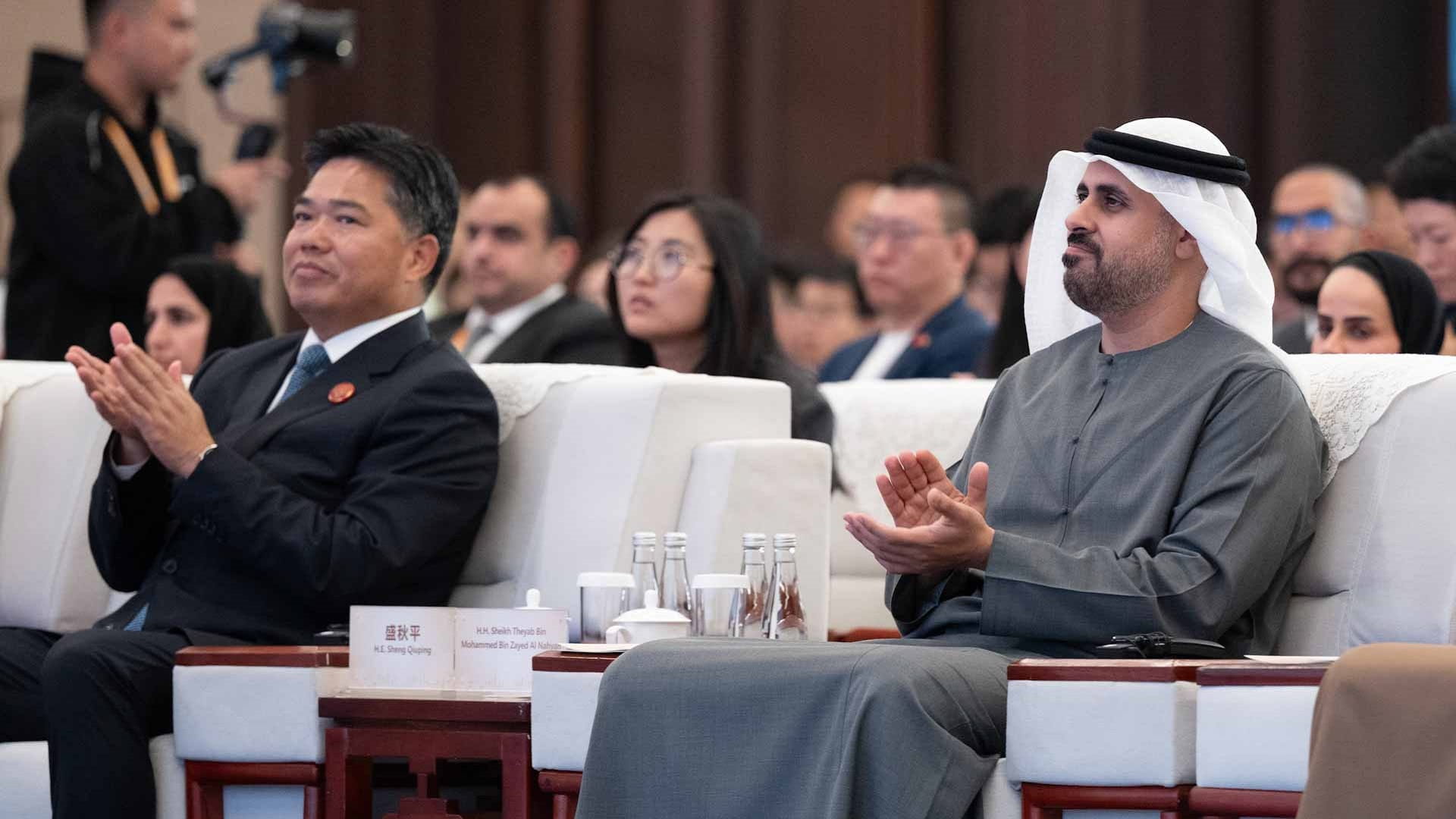 ذياب بن محمد يشهد تبادل 15اتفاقية ومذكرة تفاهم بين الإمارات والصين