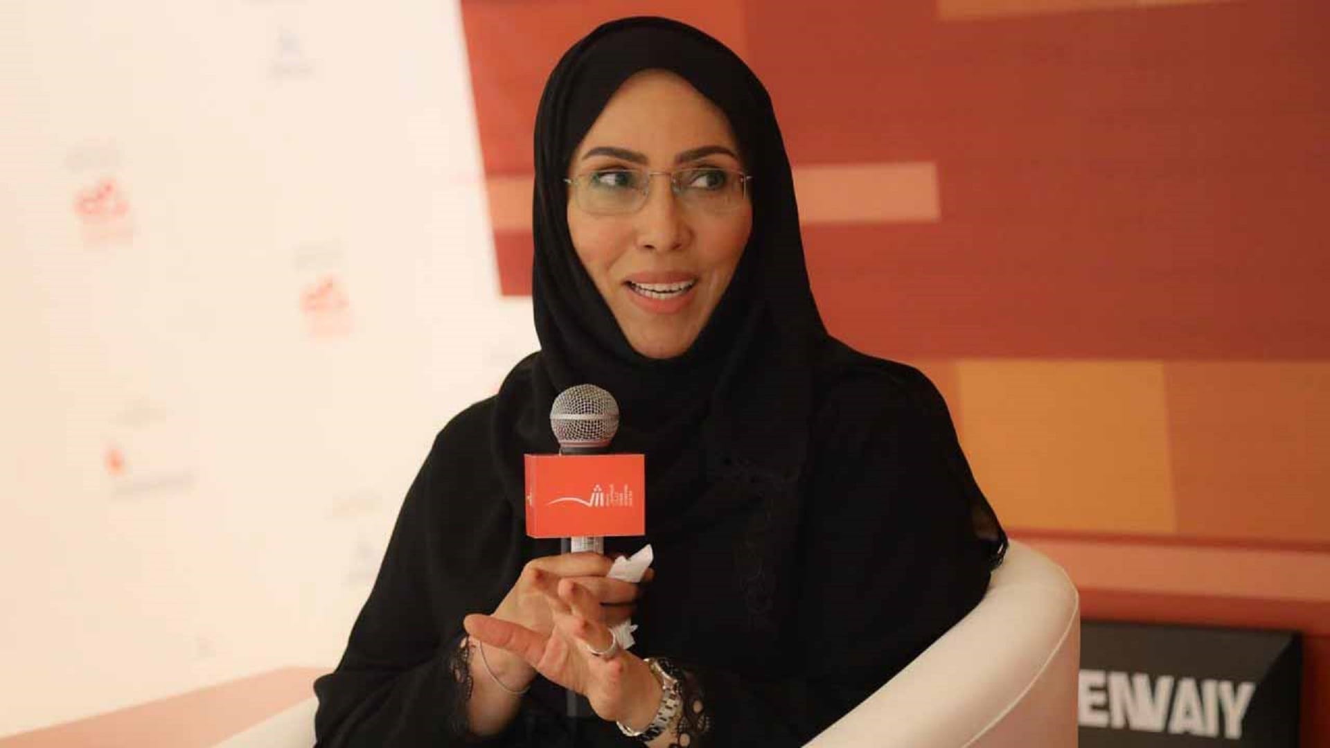 الفنانة سميرة أحمد تستعرض التجربة المسرحية النسائية في الدولة 