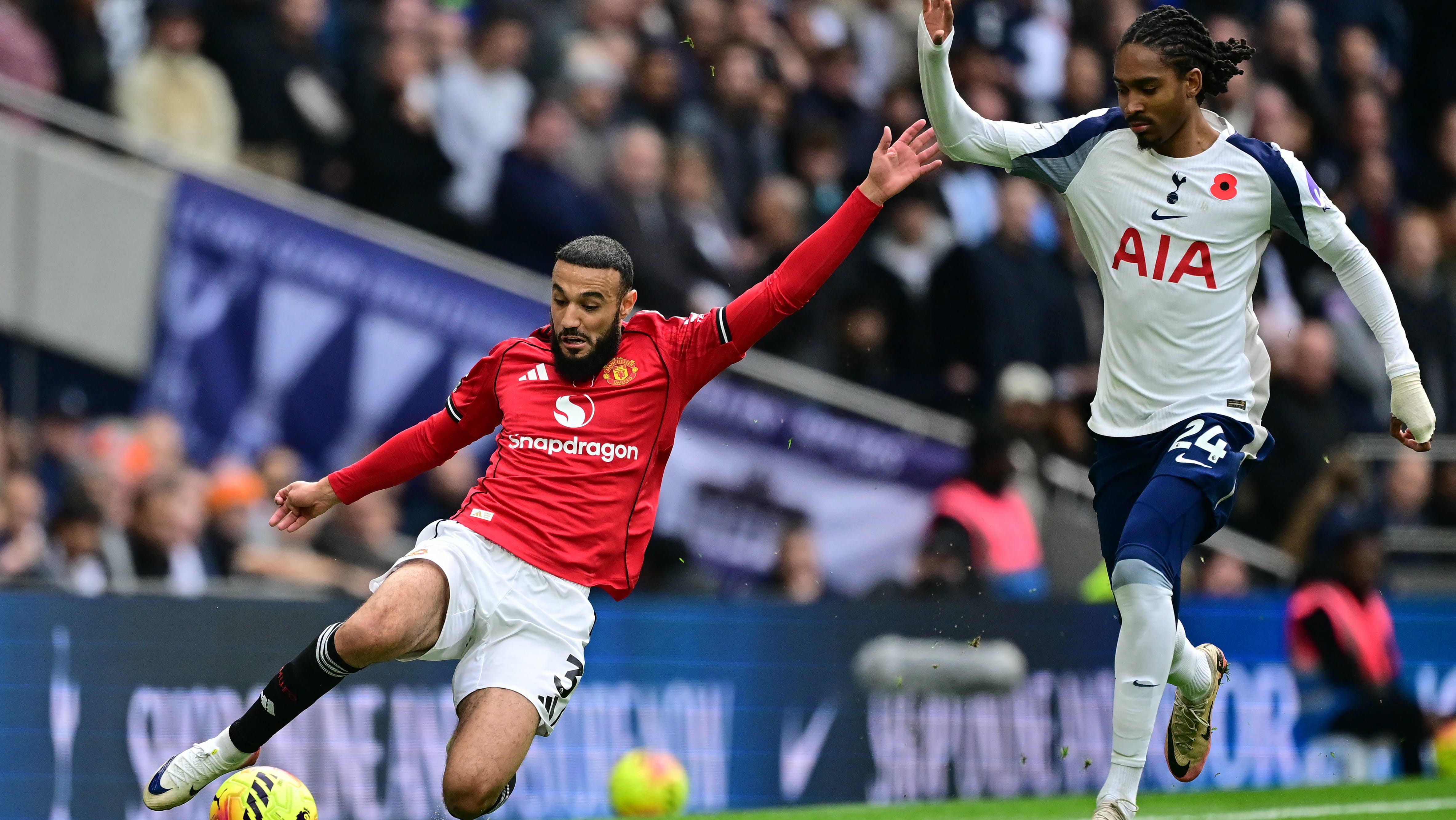 مانشستر يونايتد يخطف تعادلاً ثميناً من توتنهام بالدوري الإنجليزي 